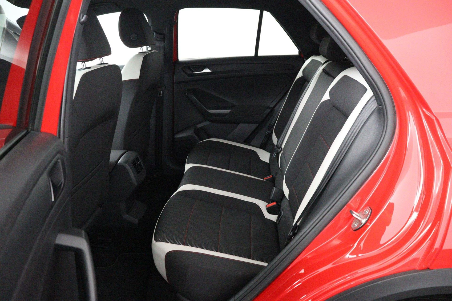 Volkswagen-T-Roc-image-14