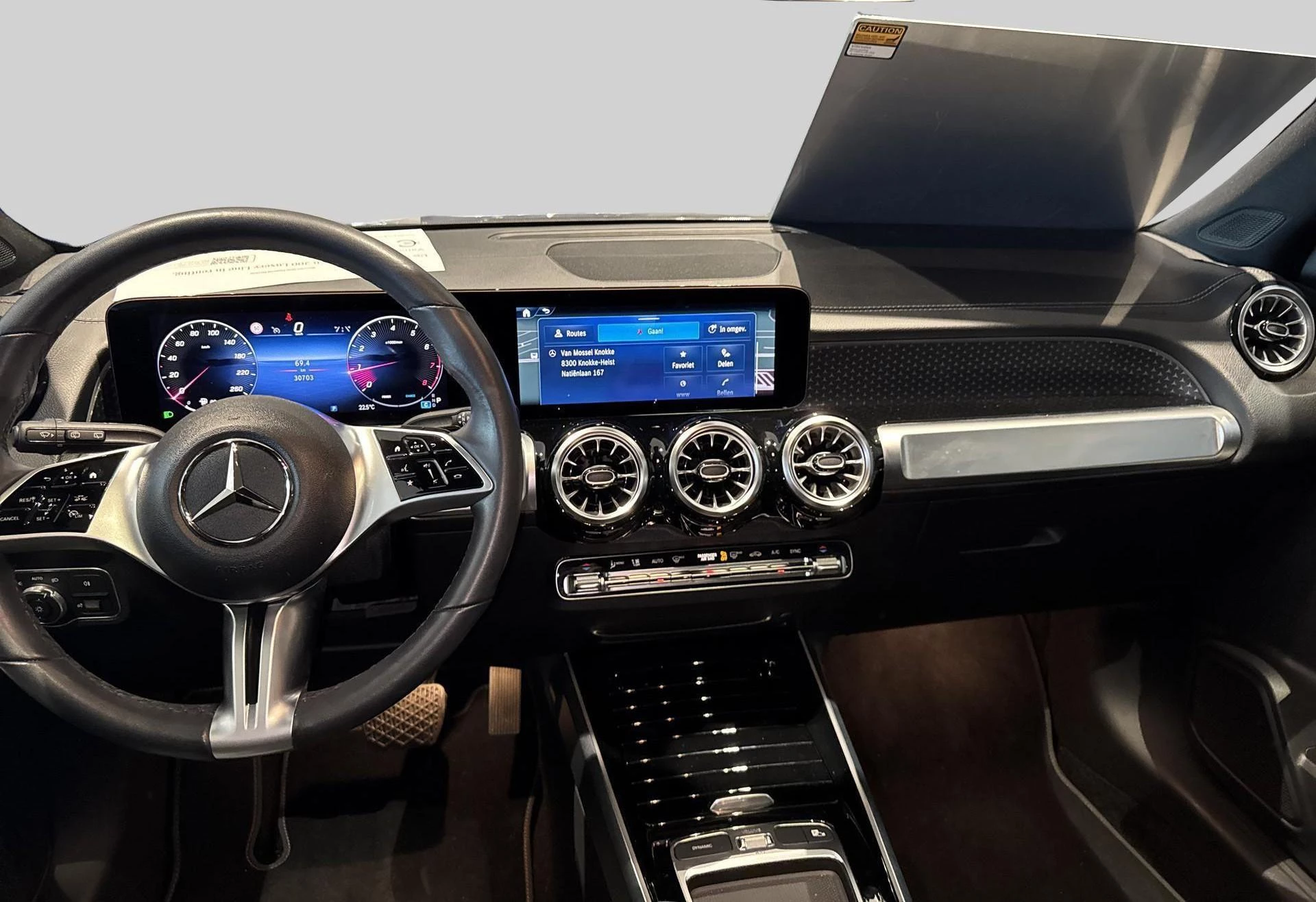Mercedes-Benz GLB 200 Luxury Line + LEDER + PANO DAK + TREKHAAK + MULTIBEAM +