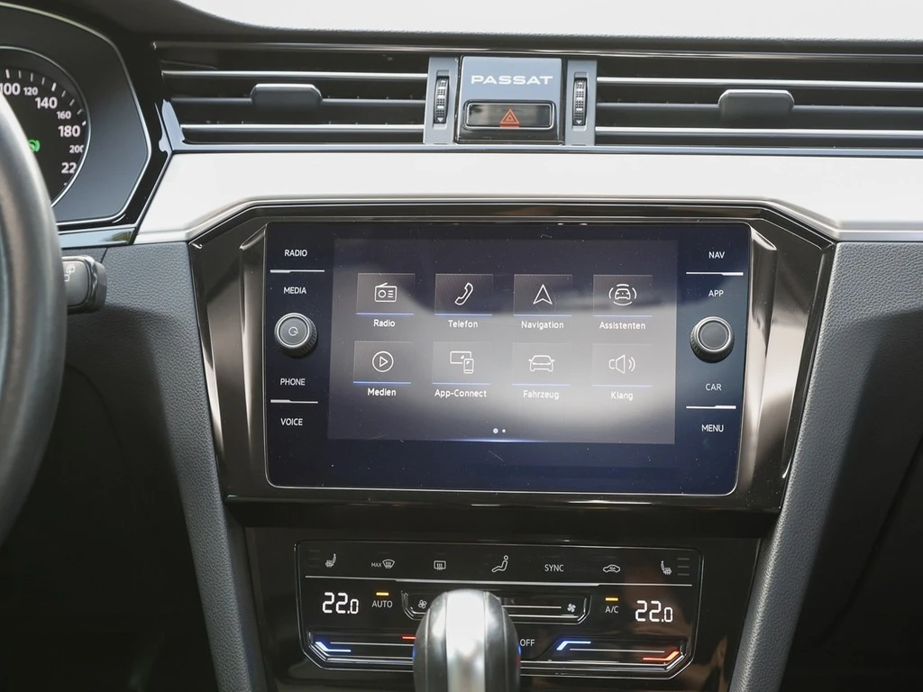 Volkswagen-Passat-image-11