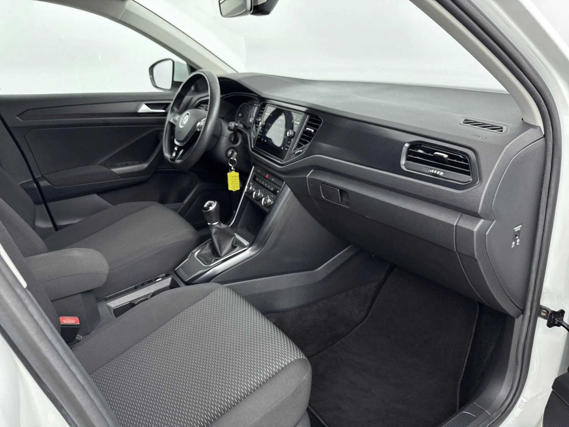 Volkswagen-T-Roc-image-16
