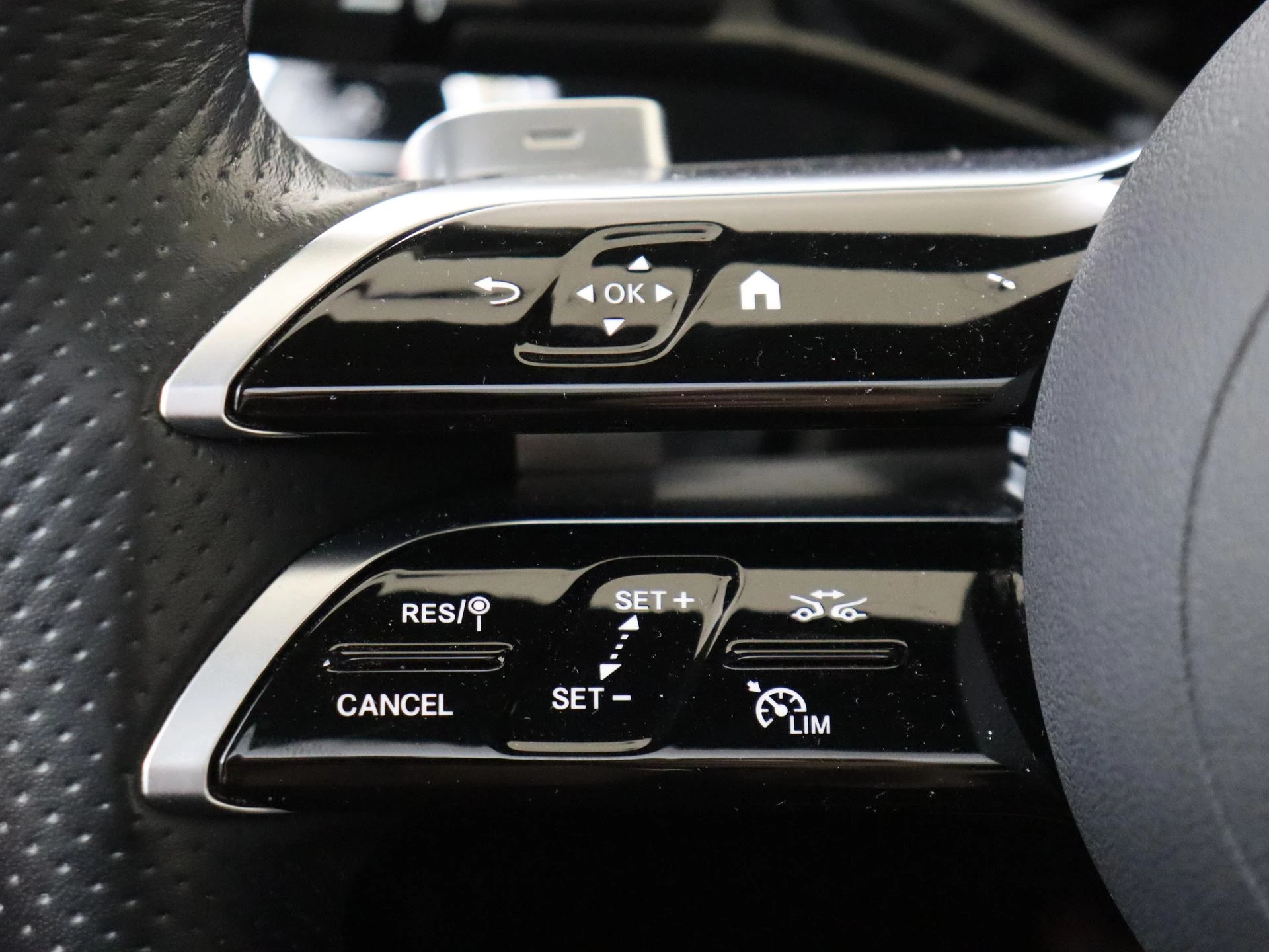 Mercedes-Benz-E-Klasse-image-12