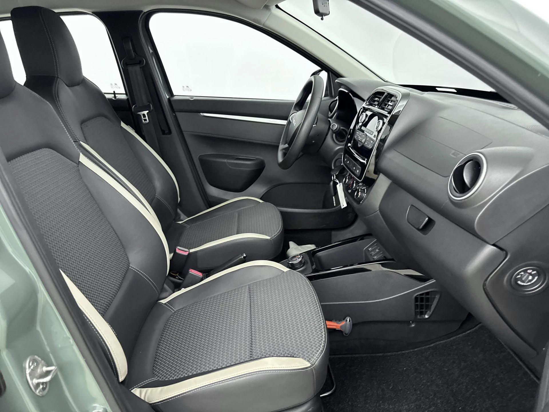 Dacia-Spring-image-11