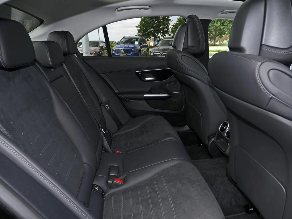 Mercedes-Benz-C-Klasse 180-image-13