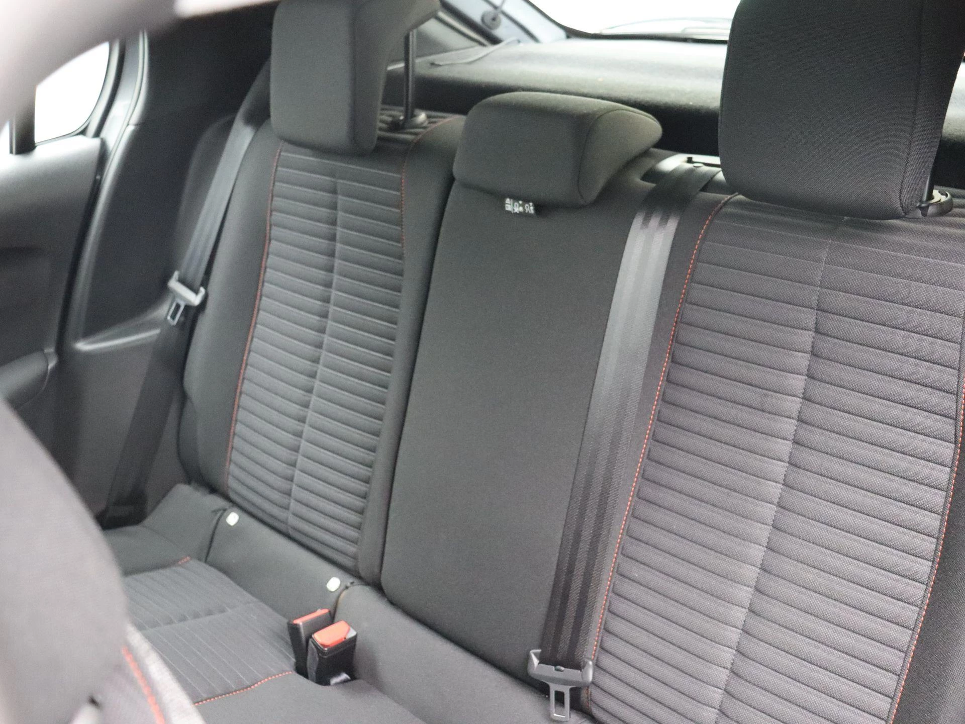 Peugeot-208-image-14