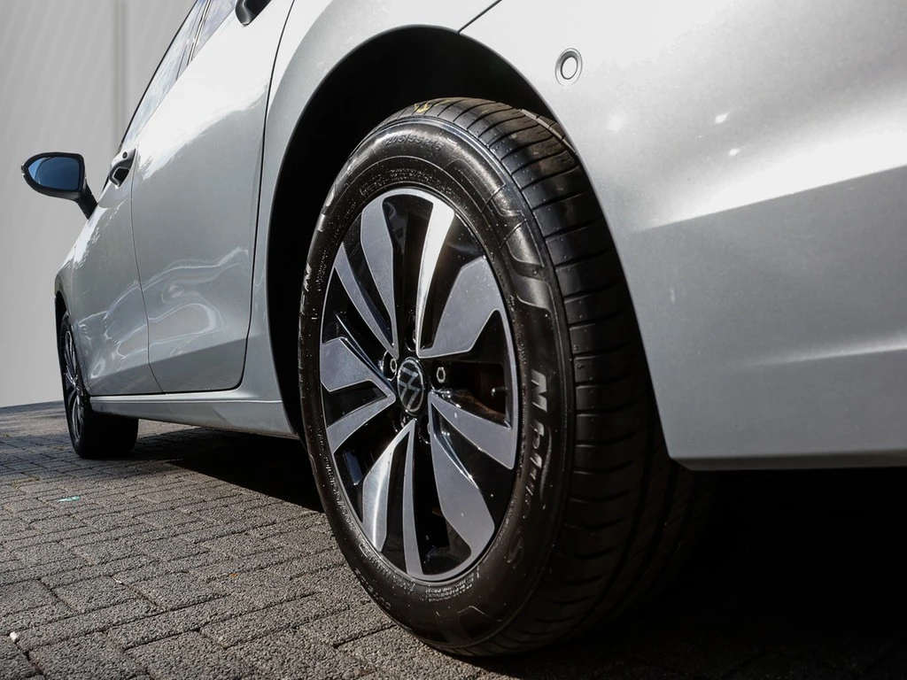 Volkswagen-Golf-image-4