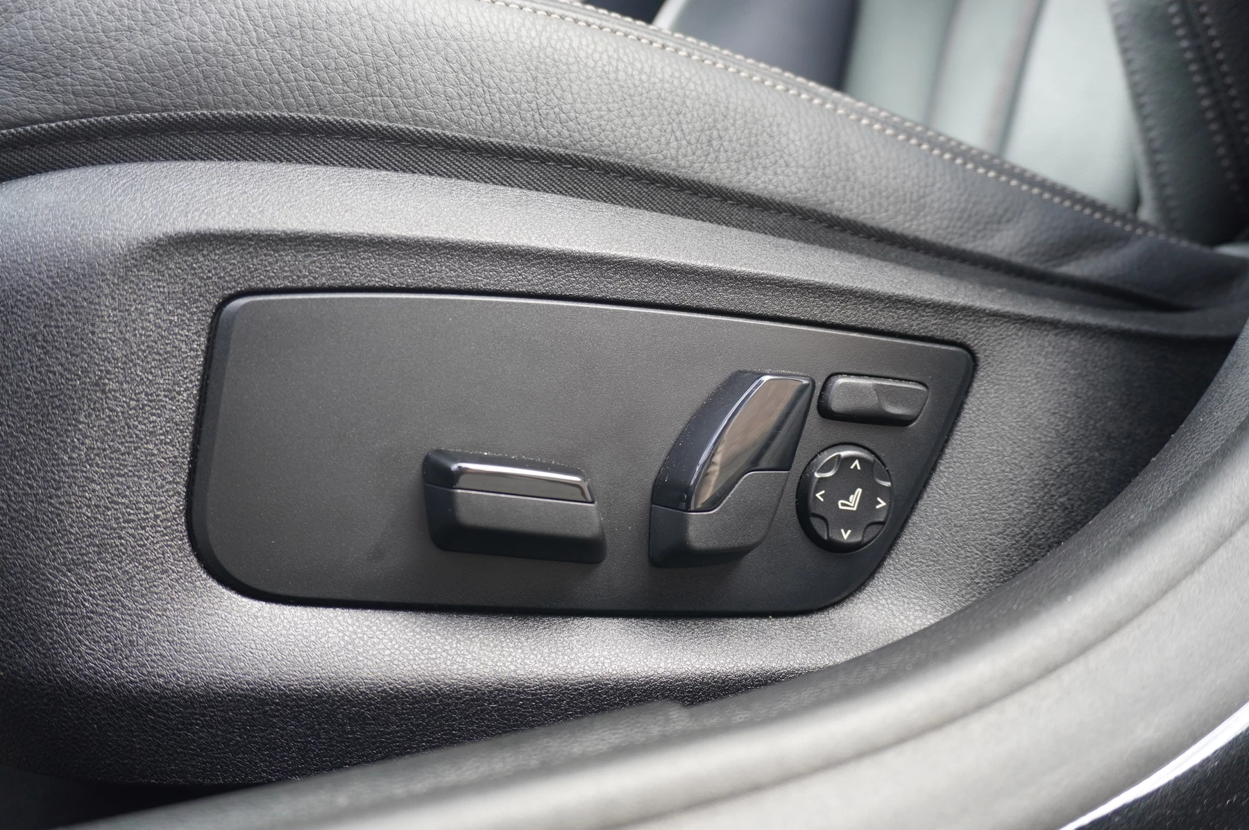 BMW-5 Series-image-36