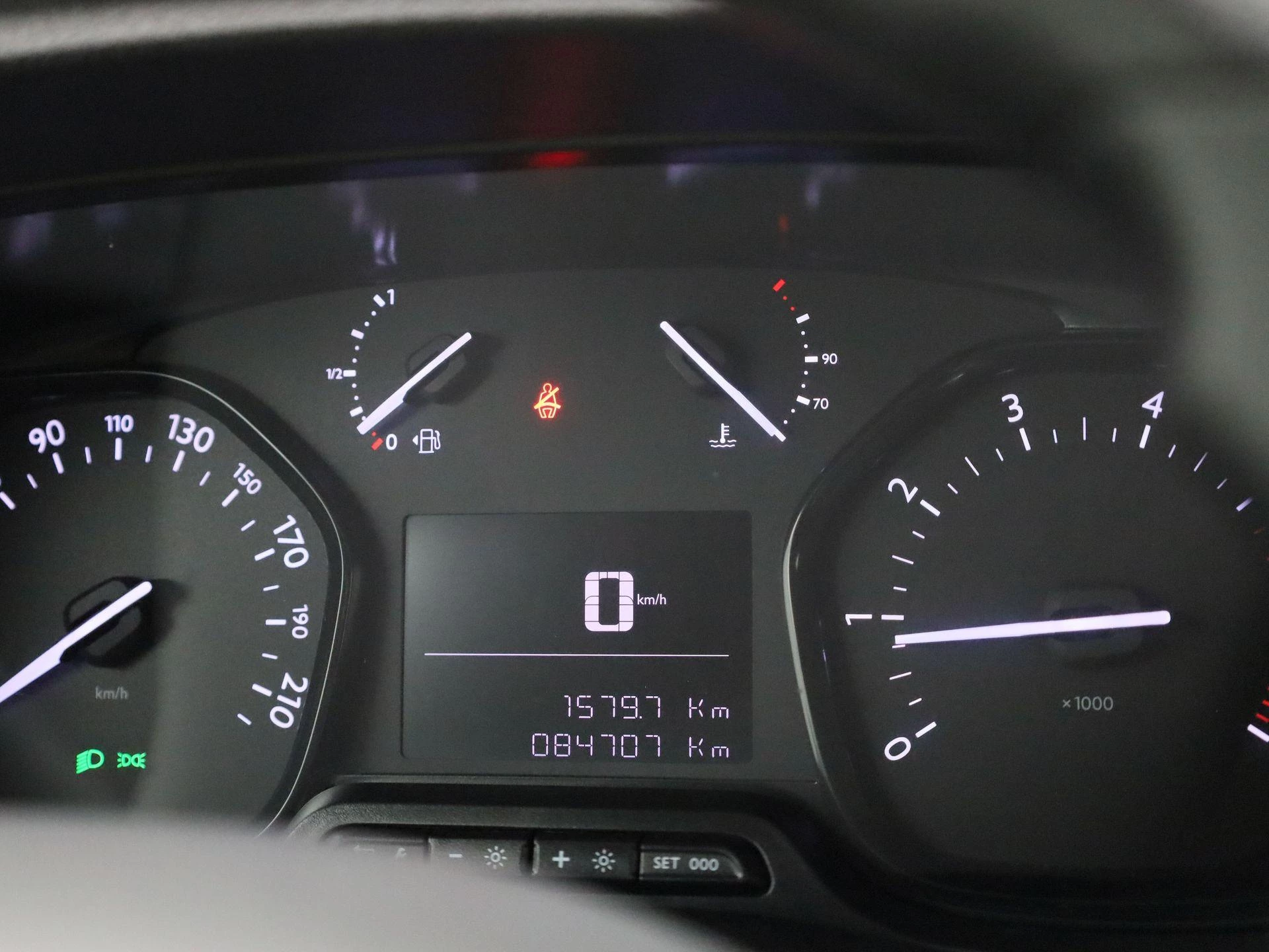 Opel-Vivaro-image-28