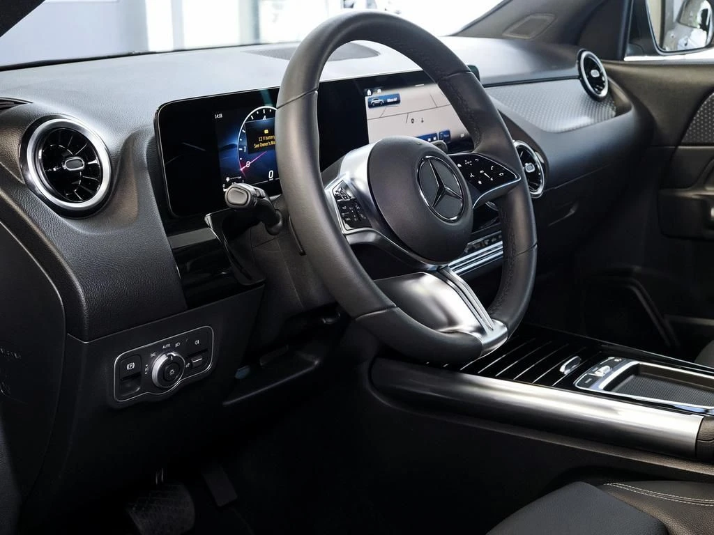 Mercedes-Benz-GLA 200-image-8