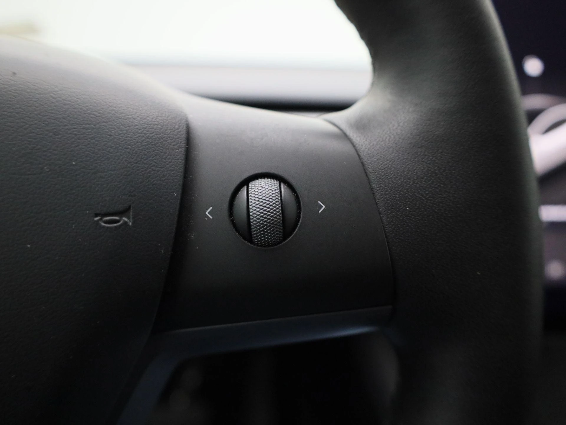 Tesla-Model Y-image-18