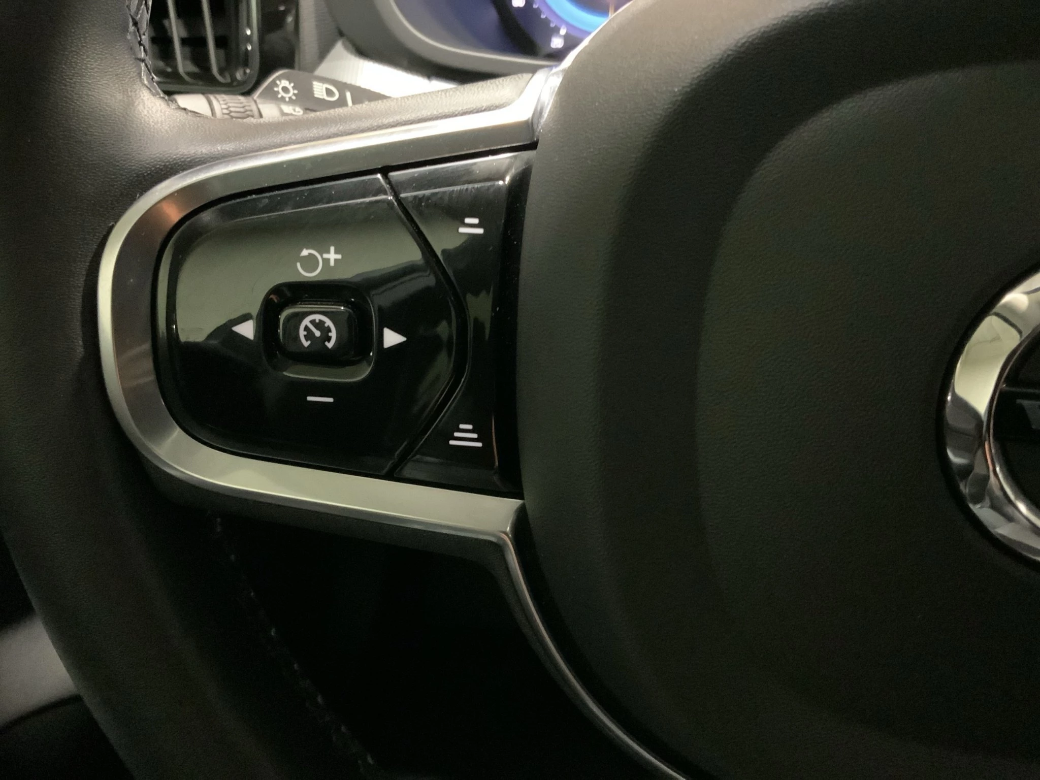 Volvo XC60 B4 Plus Dark