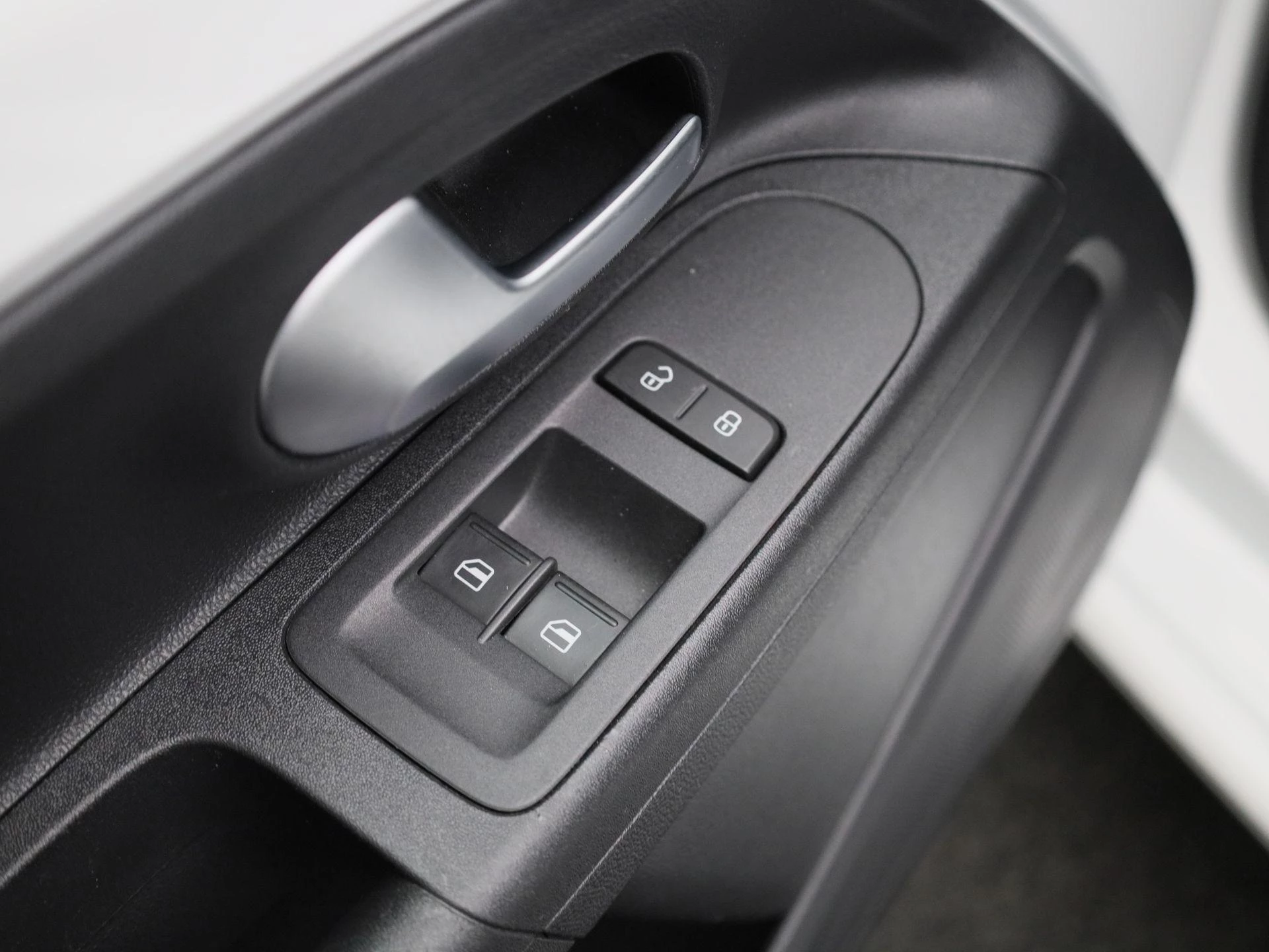 Volkswagen-e-up!-image-21