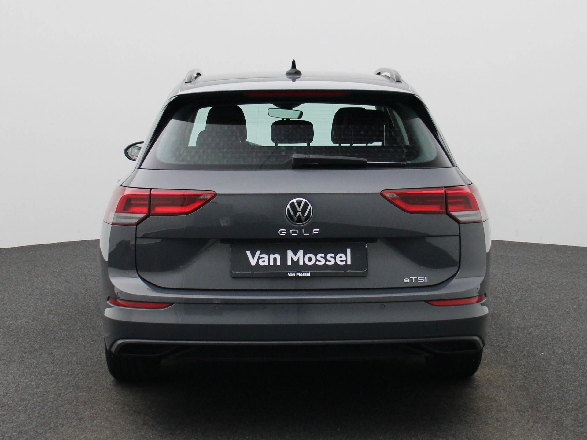 Volkswagen-Golf-image-4