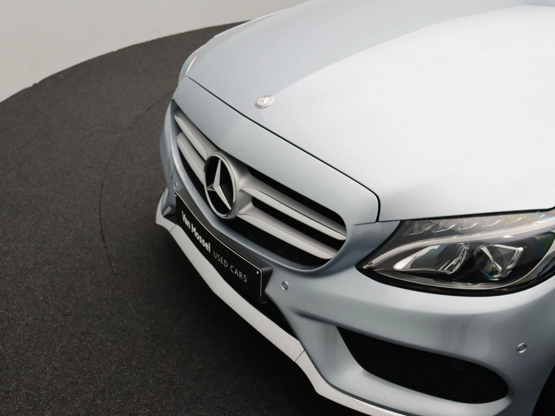 Mercedes-Benz-C-Klasse-image-26