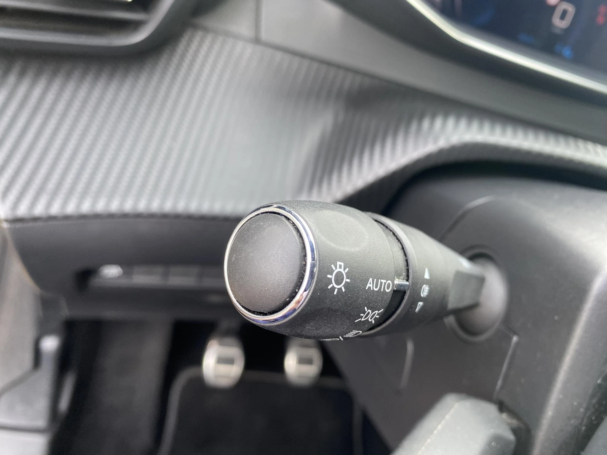 Peugeot-208-image-35