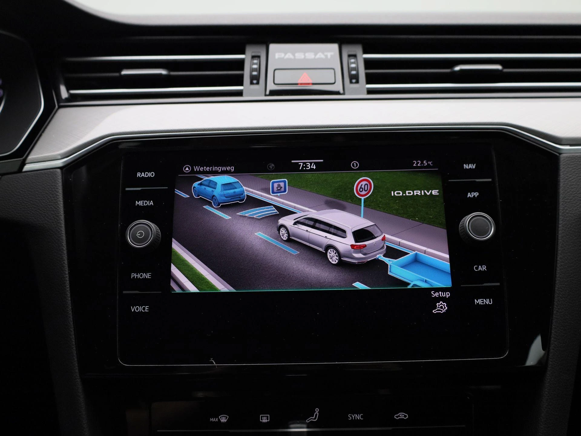 Volkswagen-Passat-image-26
