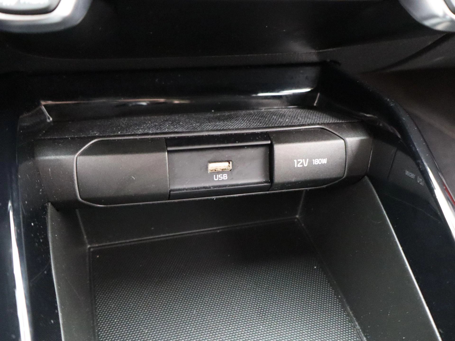 Kia-Stonic-image-14