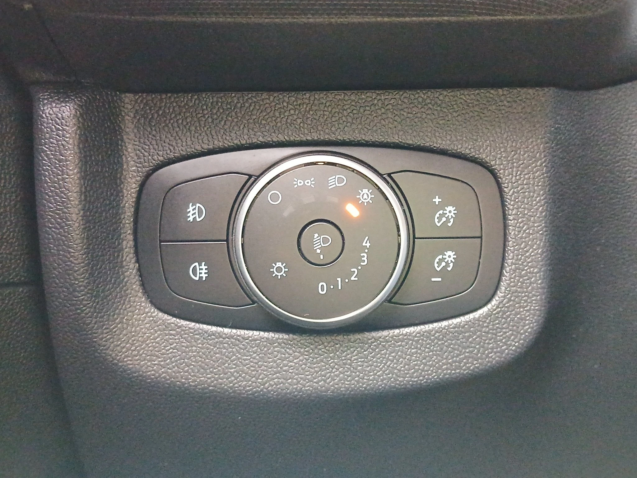 Ford-Tourneo Courier-image-21