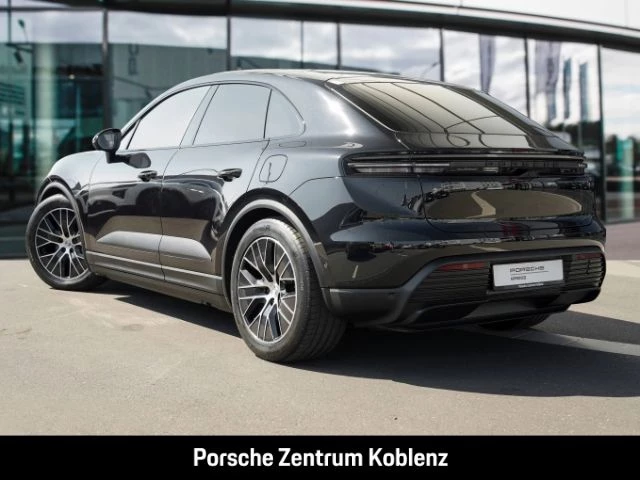 Porsche Macan 4 -