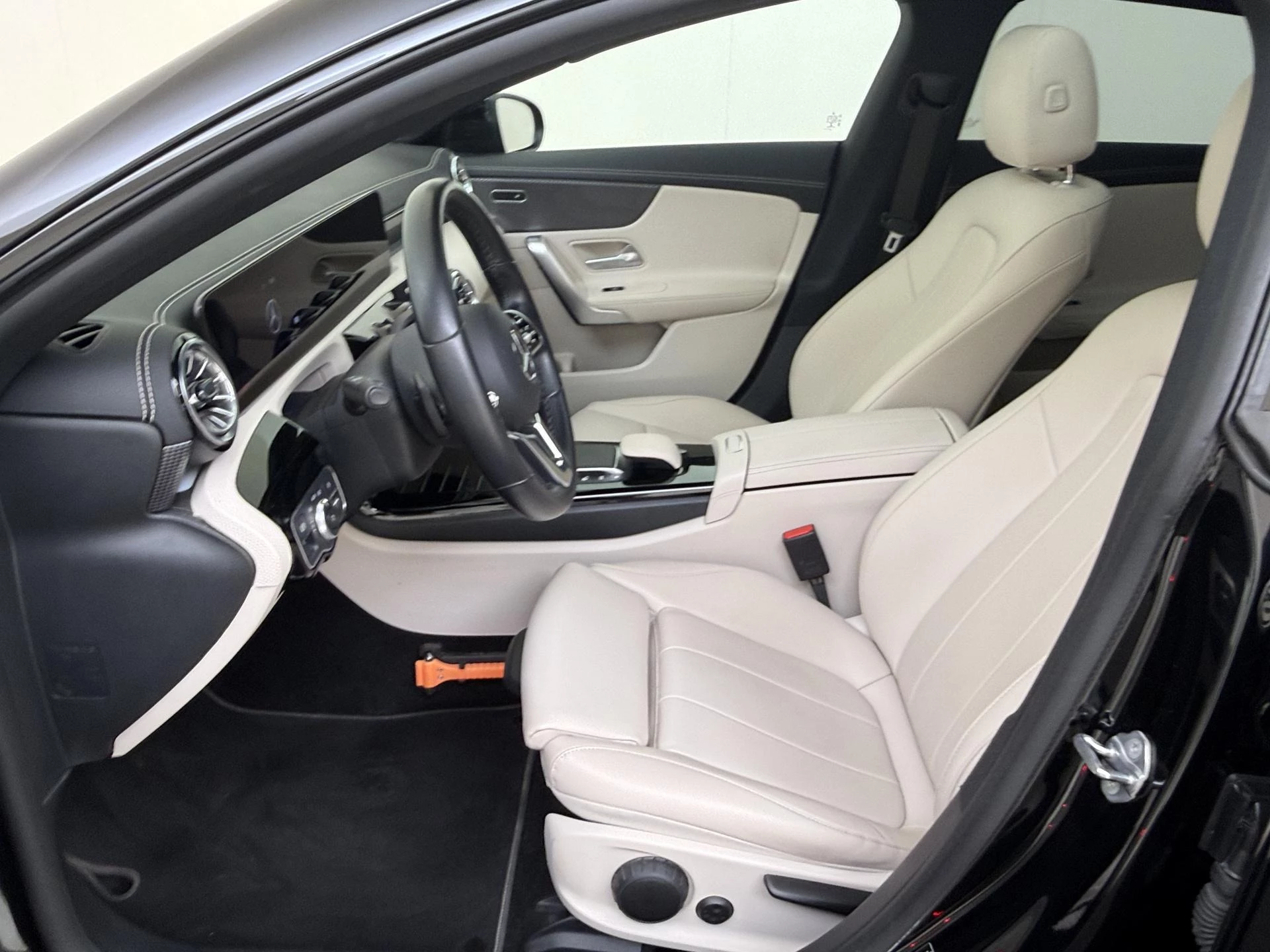 Mercedes-Benz-CLA-image-10