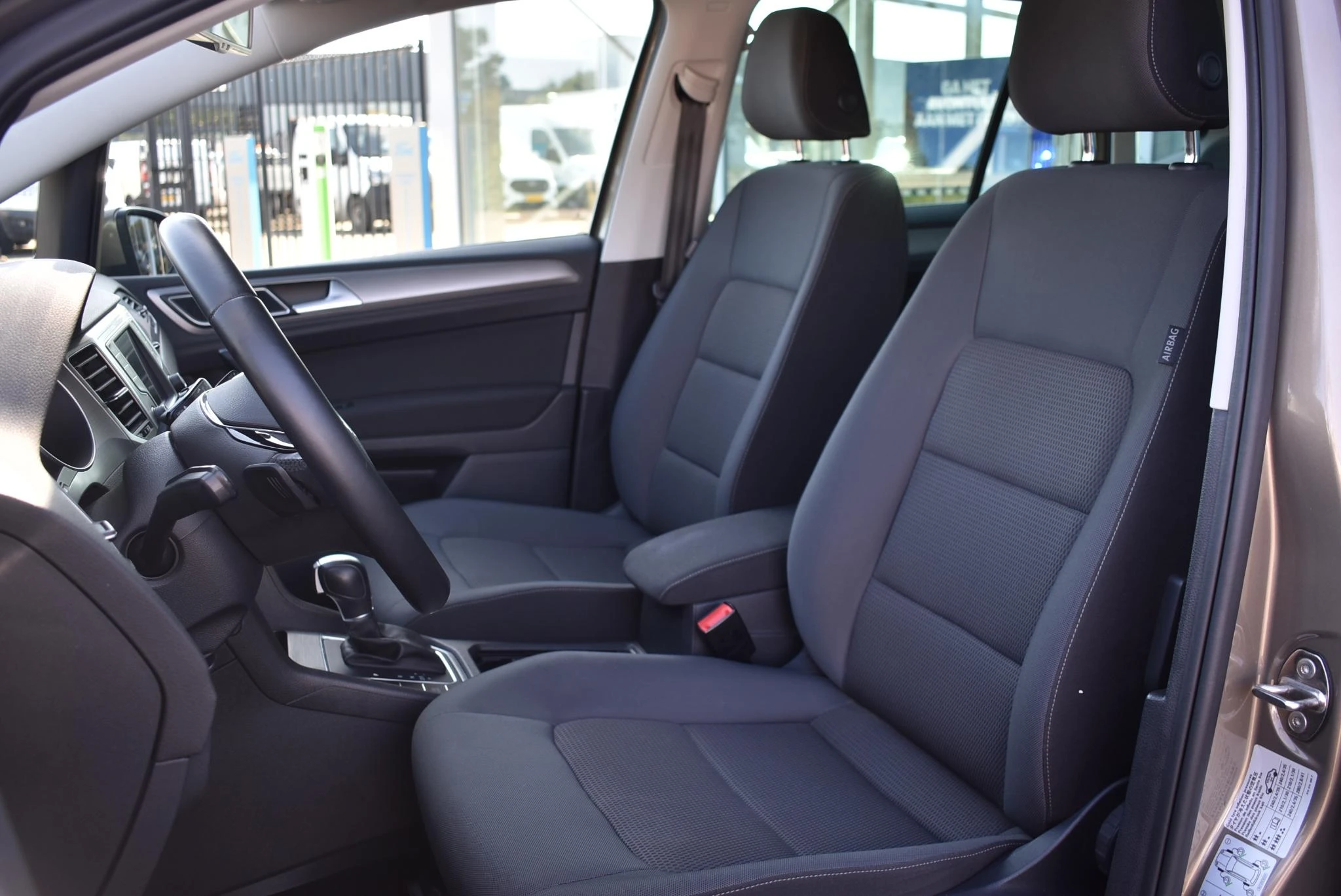 Volkswagen-Golf Sportsvan-image-41
