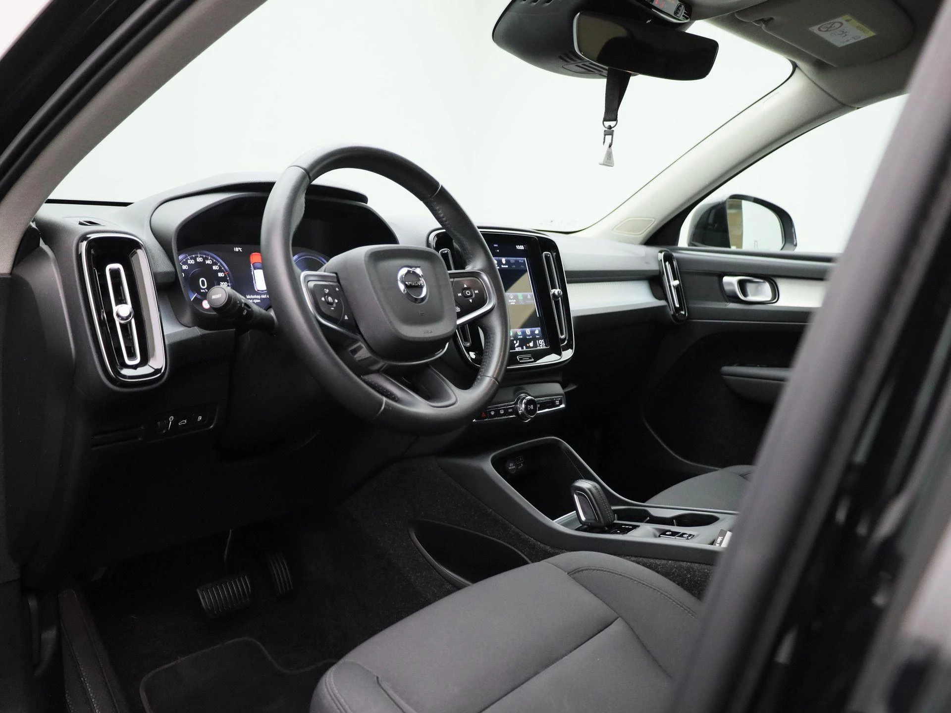 Volvo-XC40-image-32