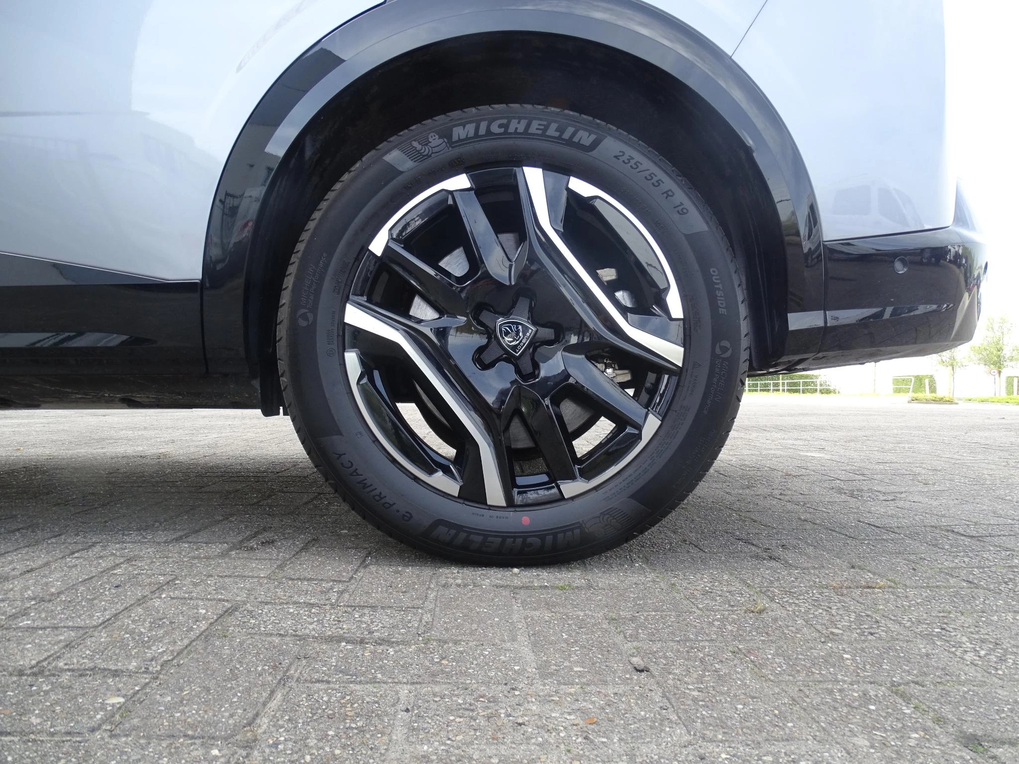 Peugeot-e-5008-image-21