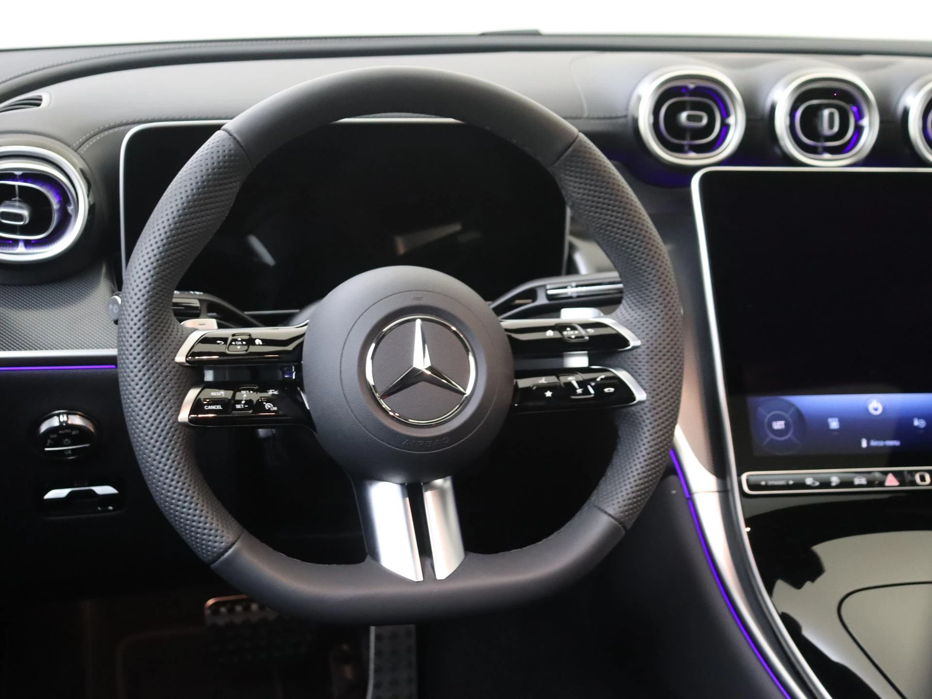 Mercedes-Benz-GLC-image-9