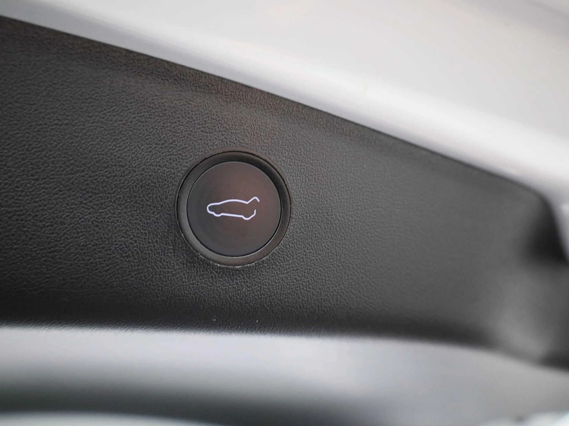 Tesla-Model 3-image-11