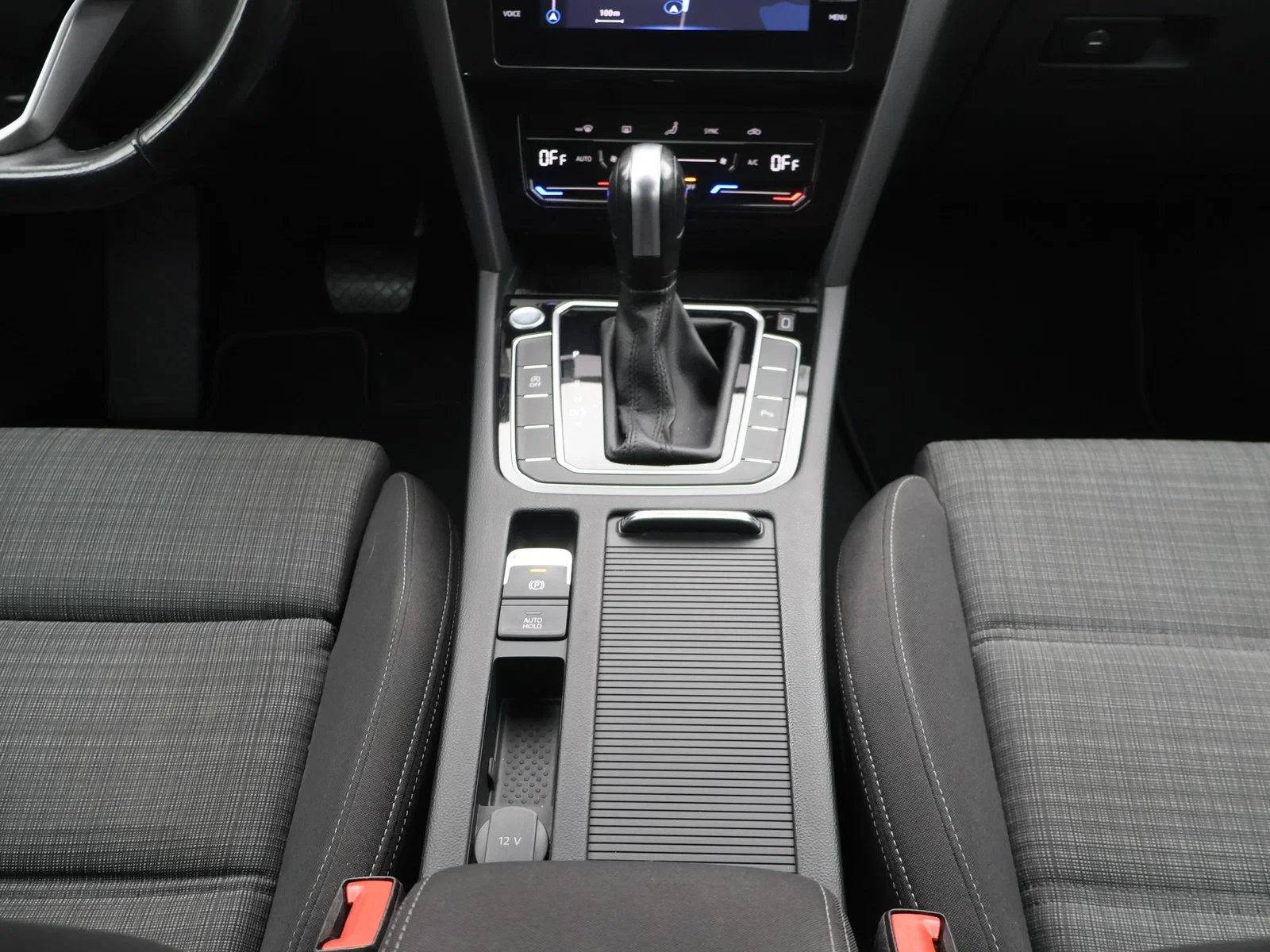 Volkswagen Passat Variant Passat Variant Style 'Business' 2.0 TDI 122PK *AUTOMAAT*NAVI*TREKHAAK*CAMERA*PDC*KEYLESS*CRUISE*...*
