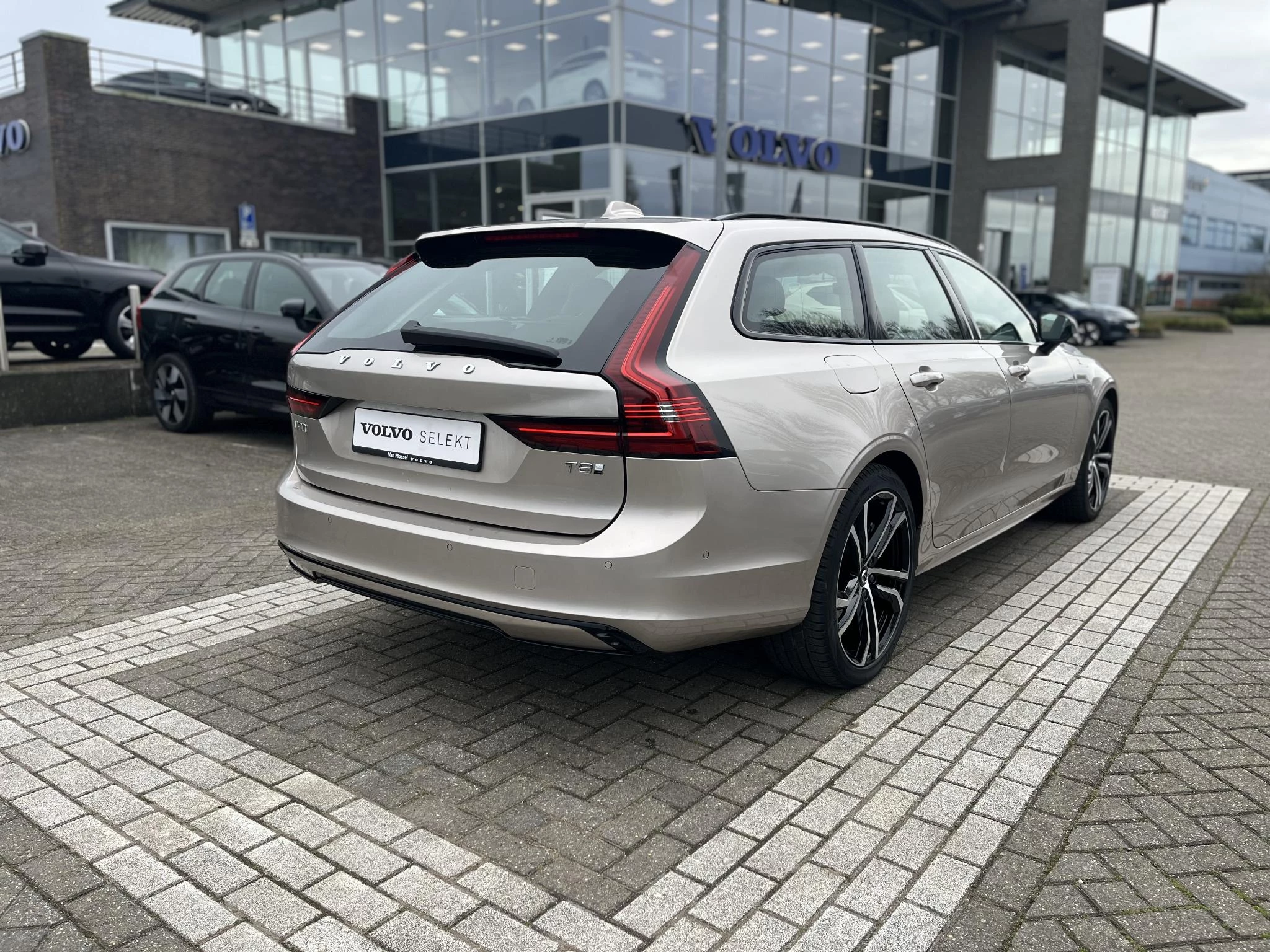 Volvo-V90-image-23