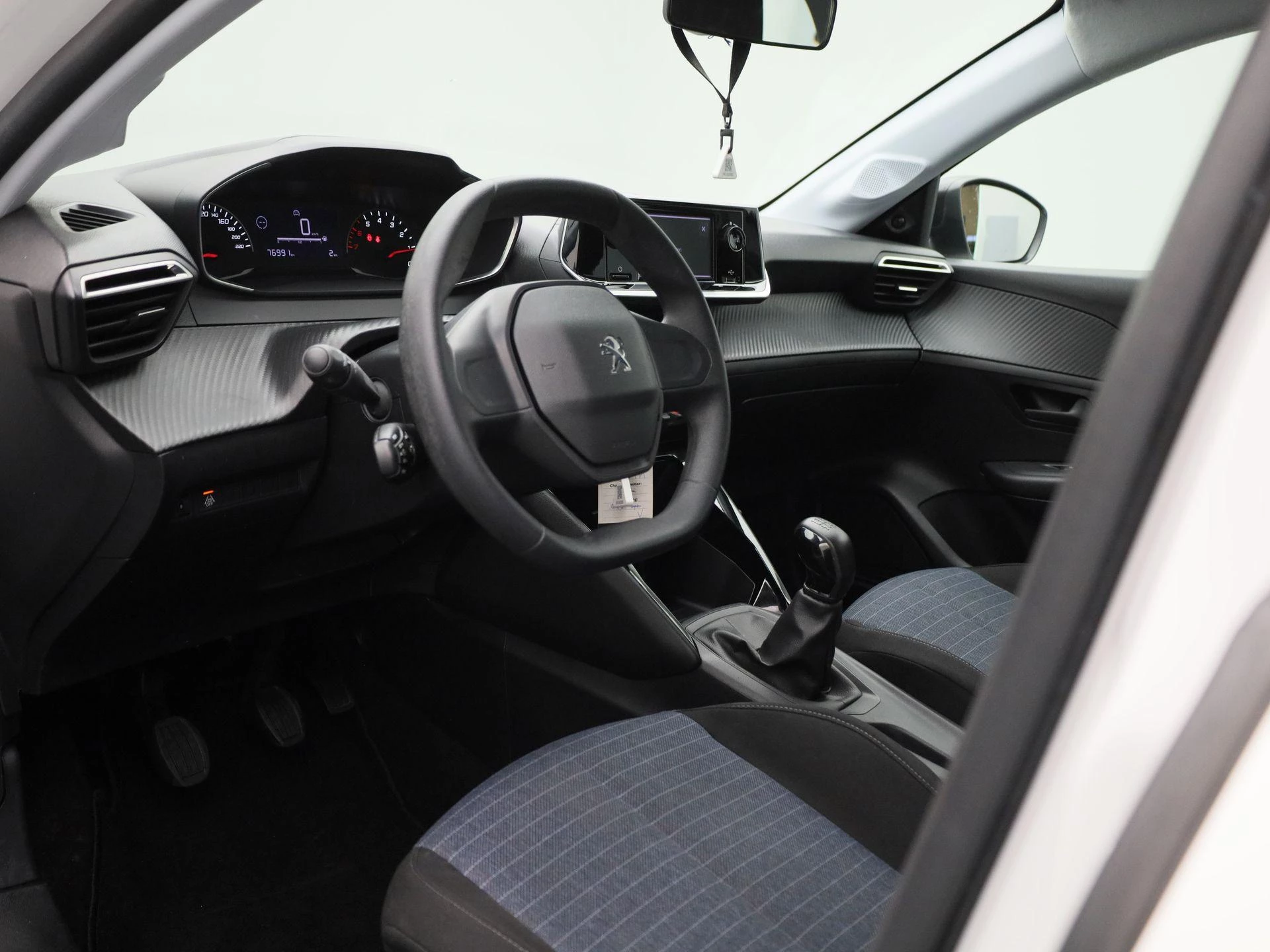 Peugeot-208-image-23