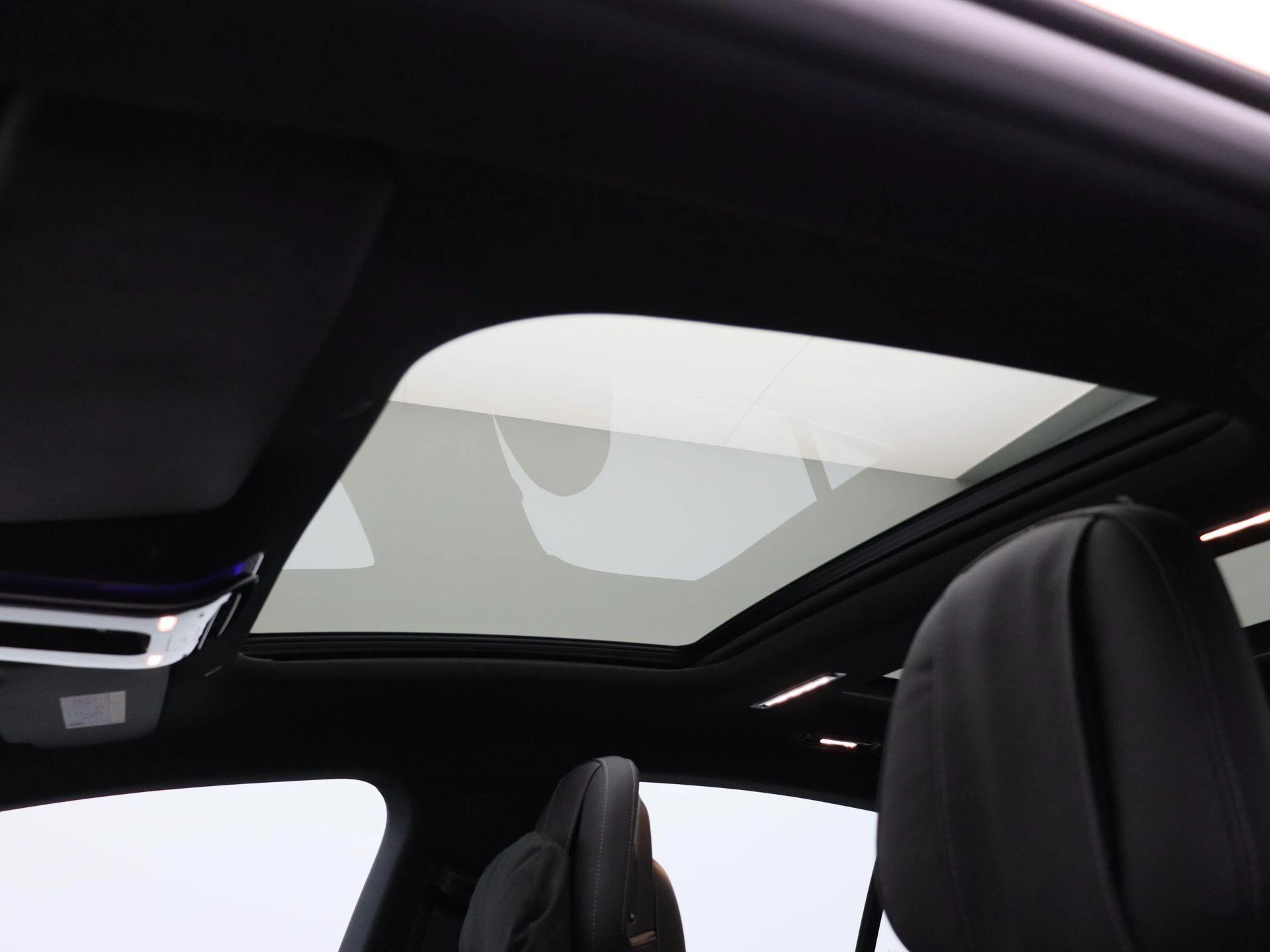 Mercedes-Benz-EQS-image-10