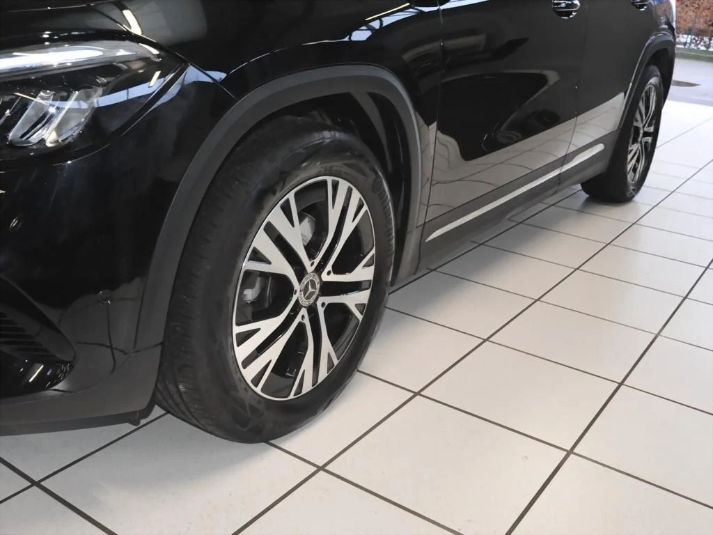 Mercedes-Benz-GLA 200 d-image-6