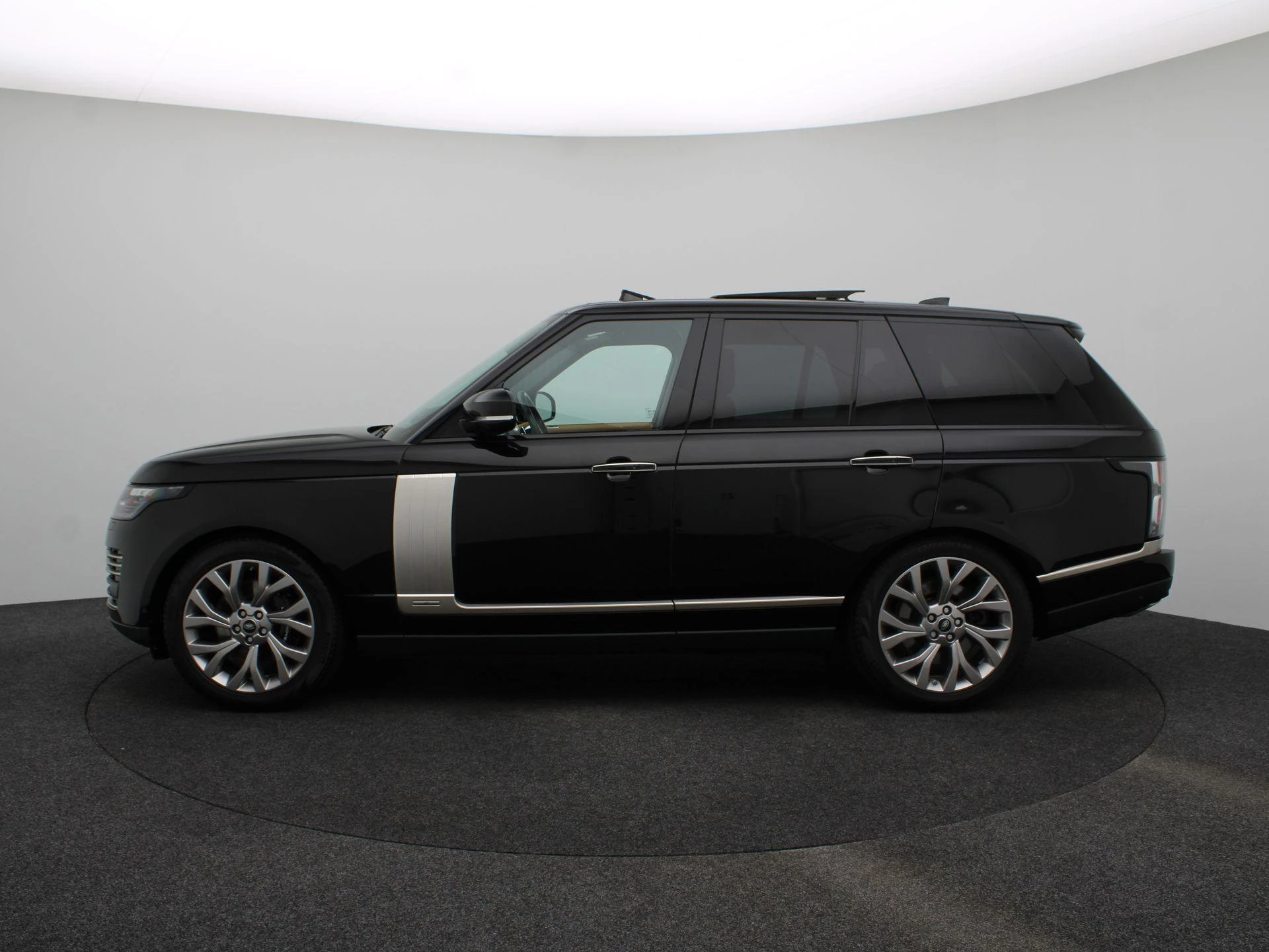Land Rover Range Rover P400e Fifty