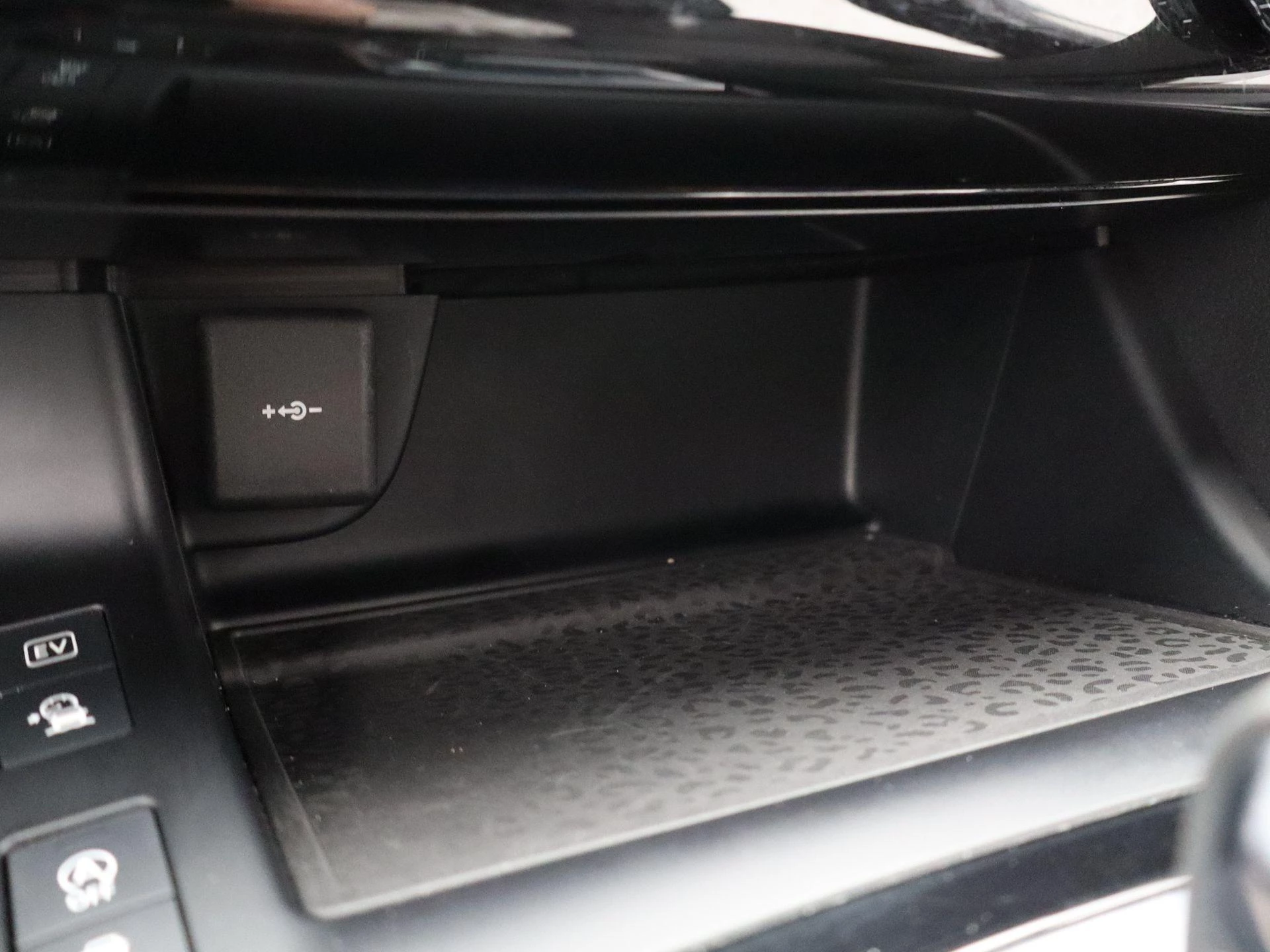 Jaguar-E-PACE-image-21