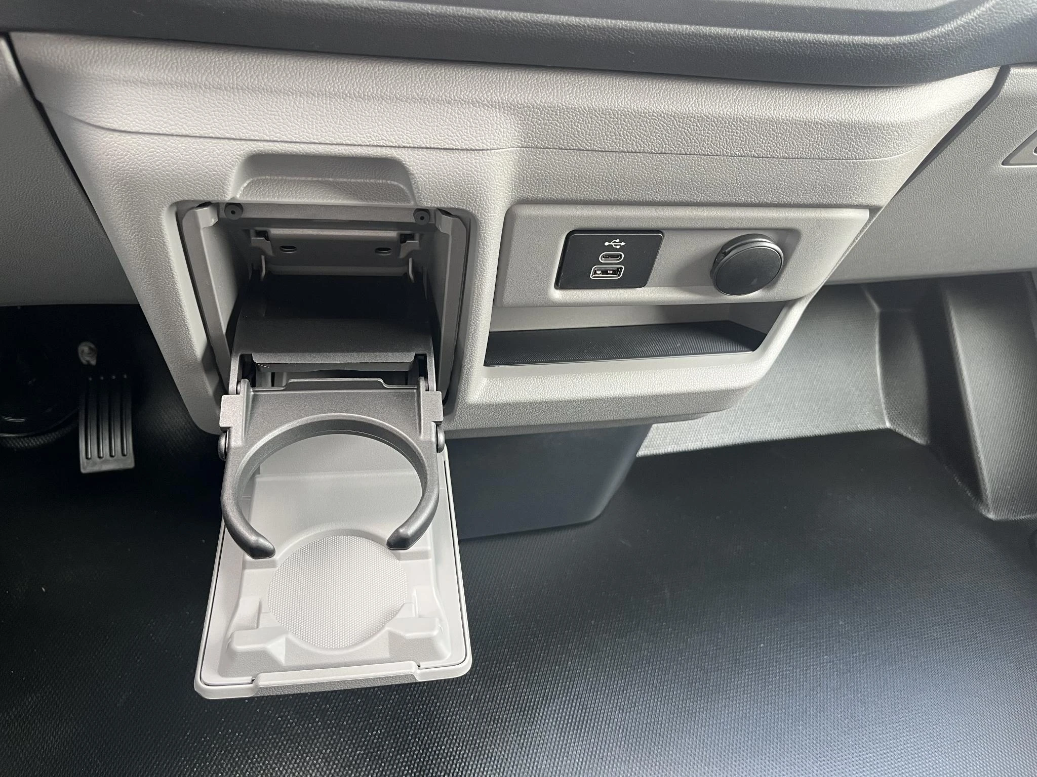 Ford-E-Transit-image-13