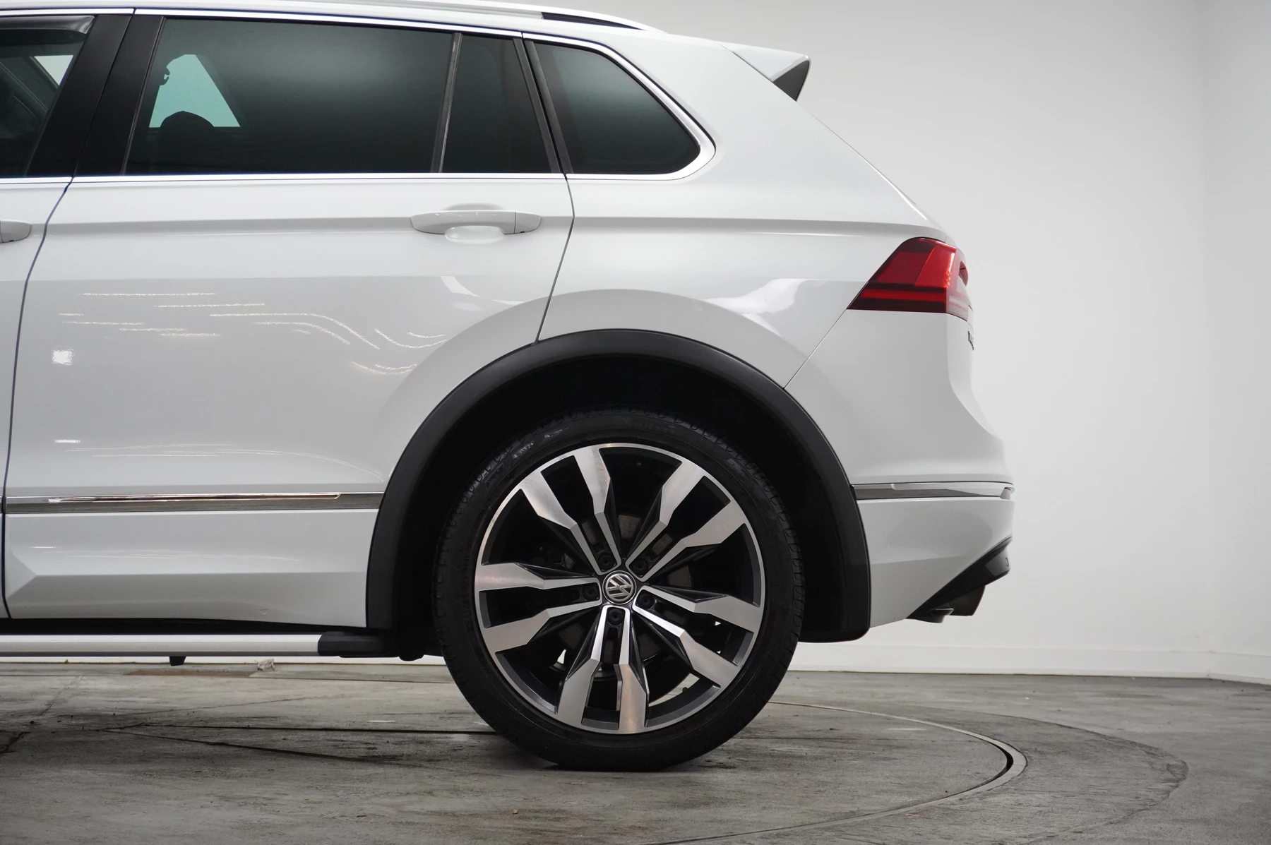 Volkswagen-Tiguan-image-58