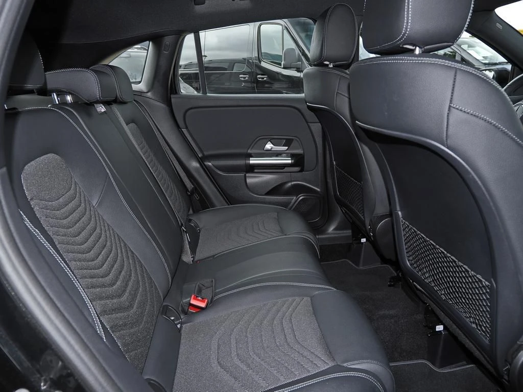 Mercedes-Benz-GLA 200 d-image-14