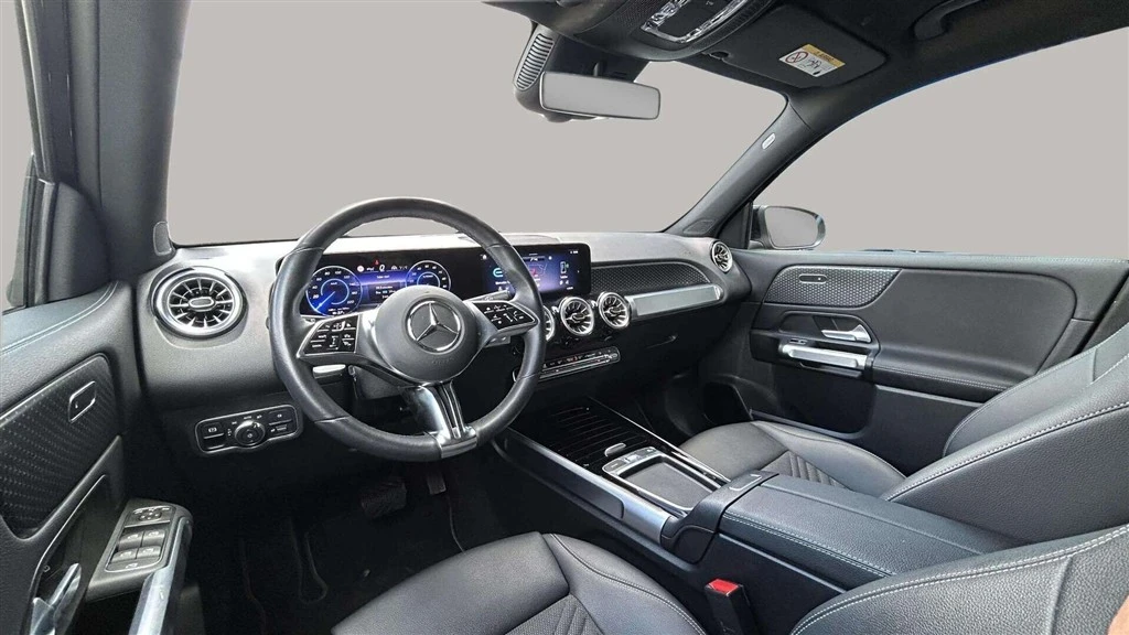 Mercedes-Benz-EQB-image-11