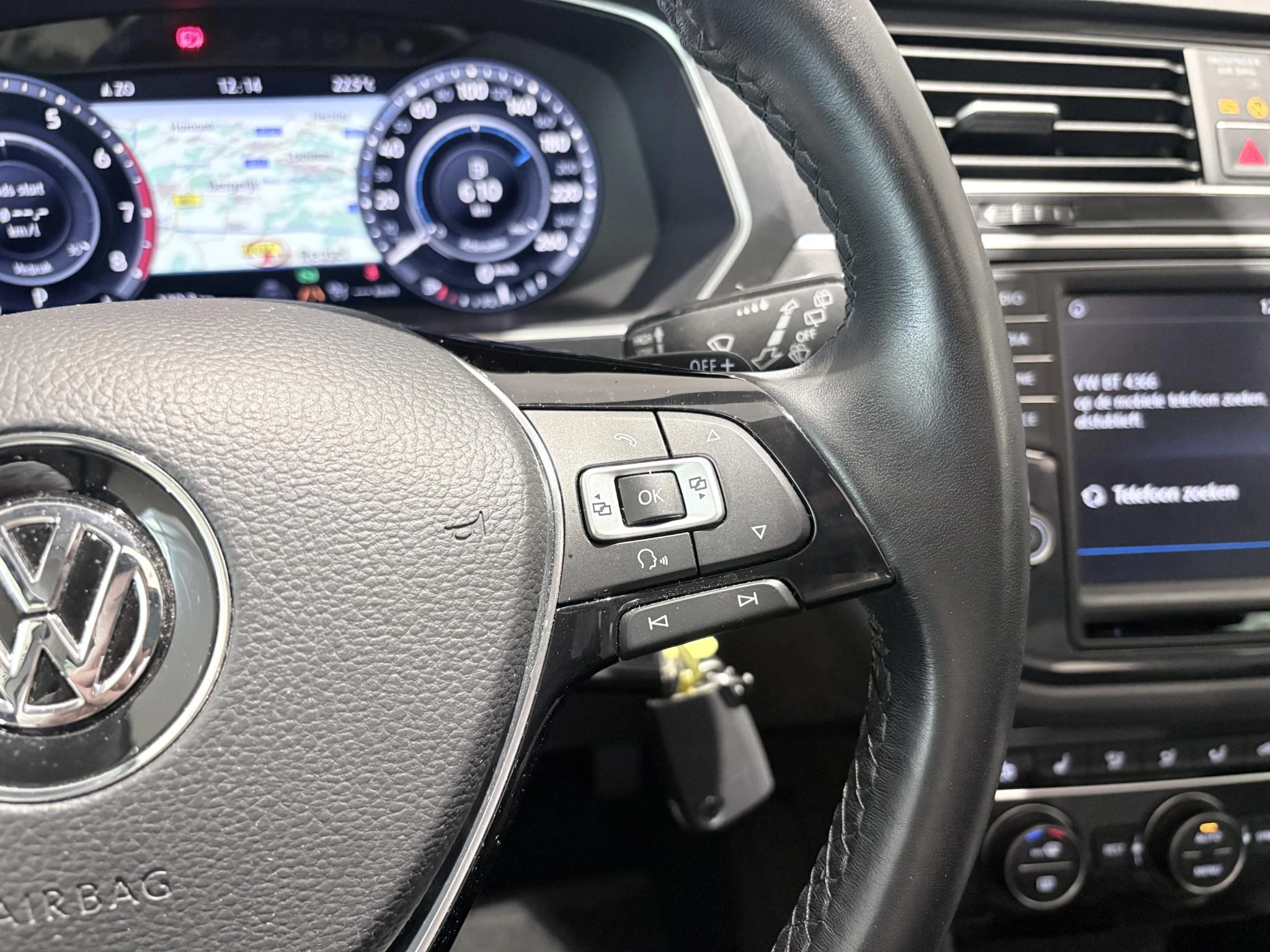 Volkswagen-Tiguan-image-16
