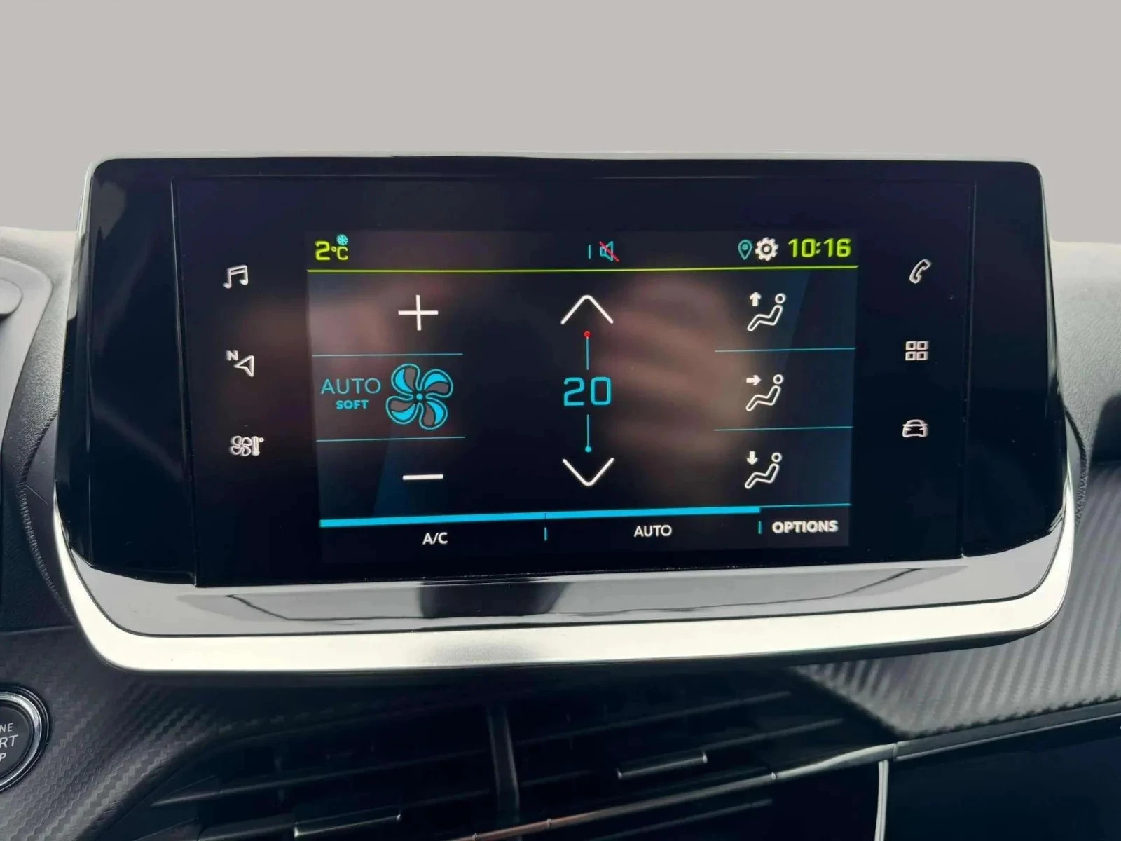 Peugeot-e-2008-image-15