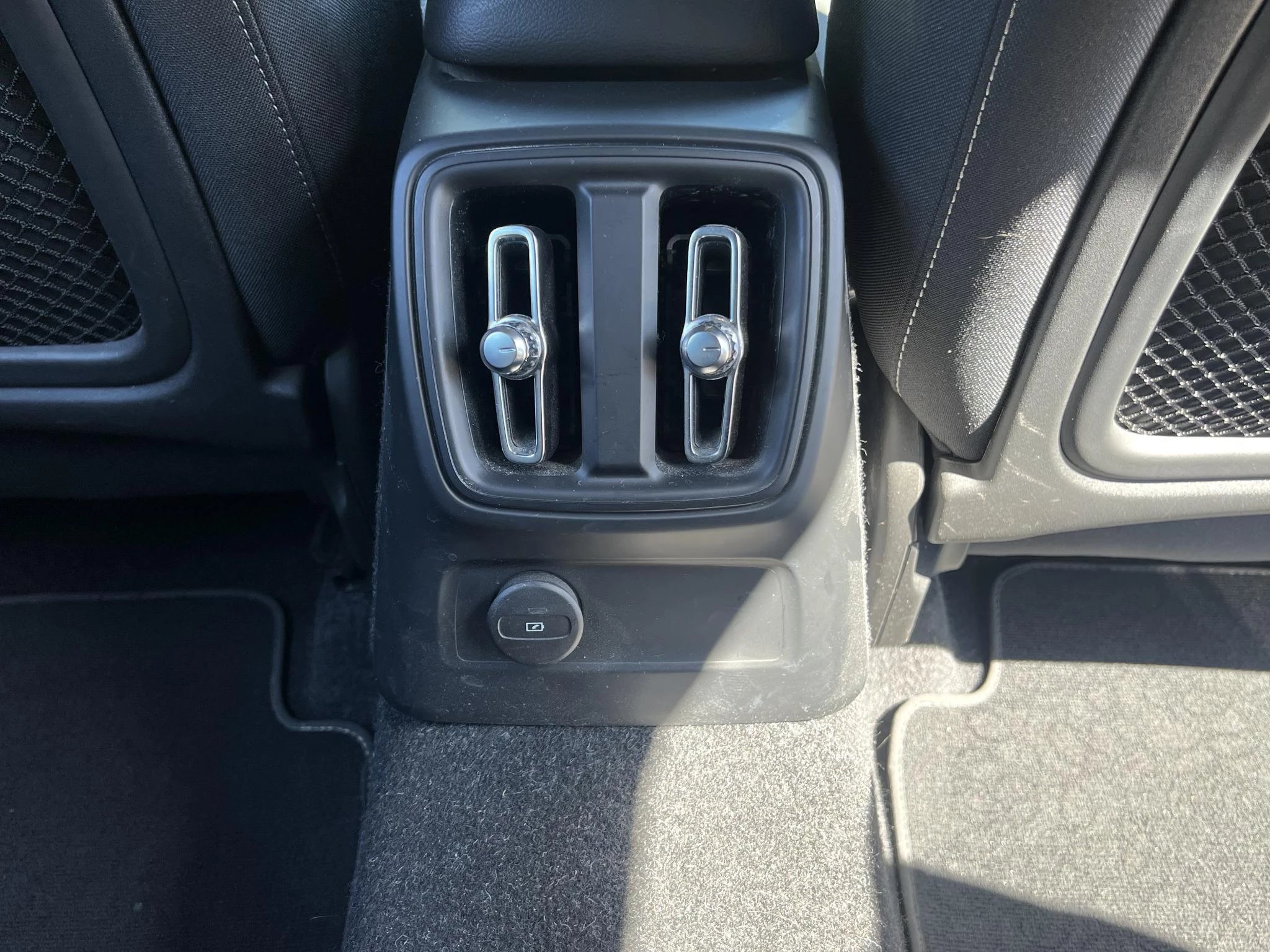 Volvo-XC40-image-19