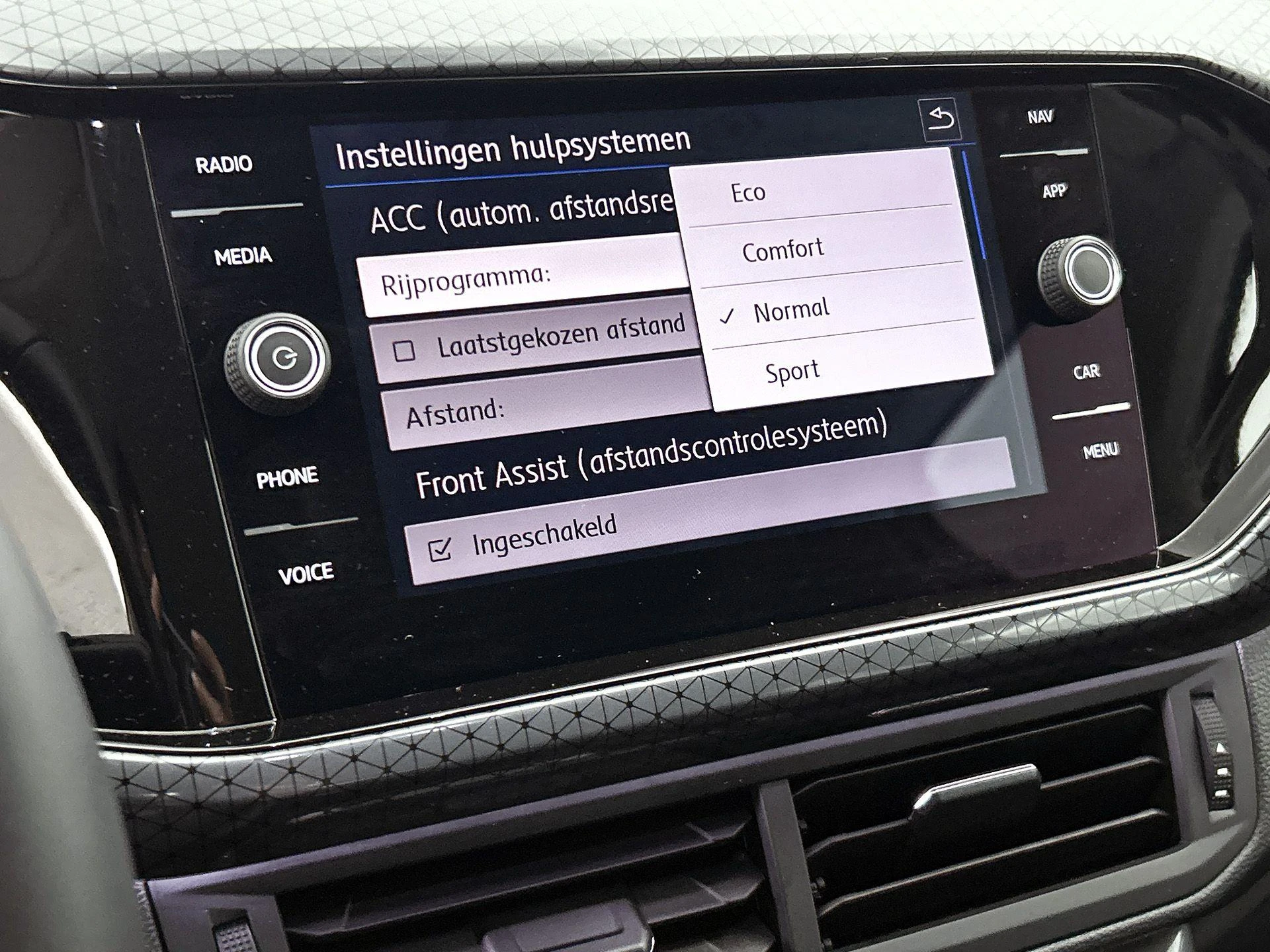Volkswagen-T-Cross-image-10