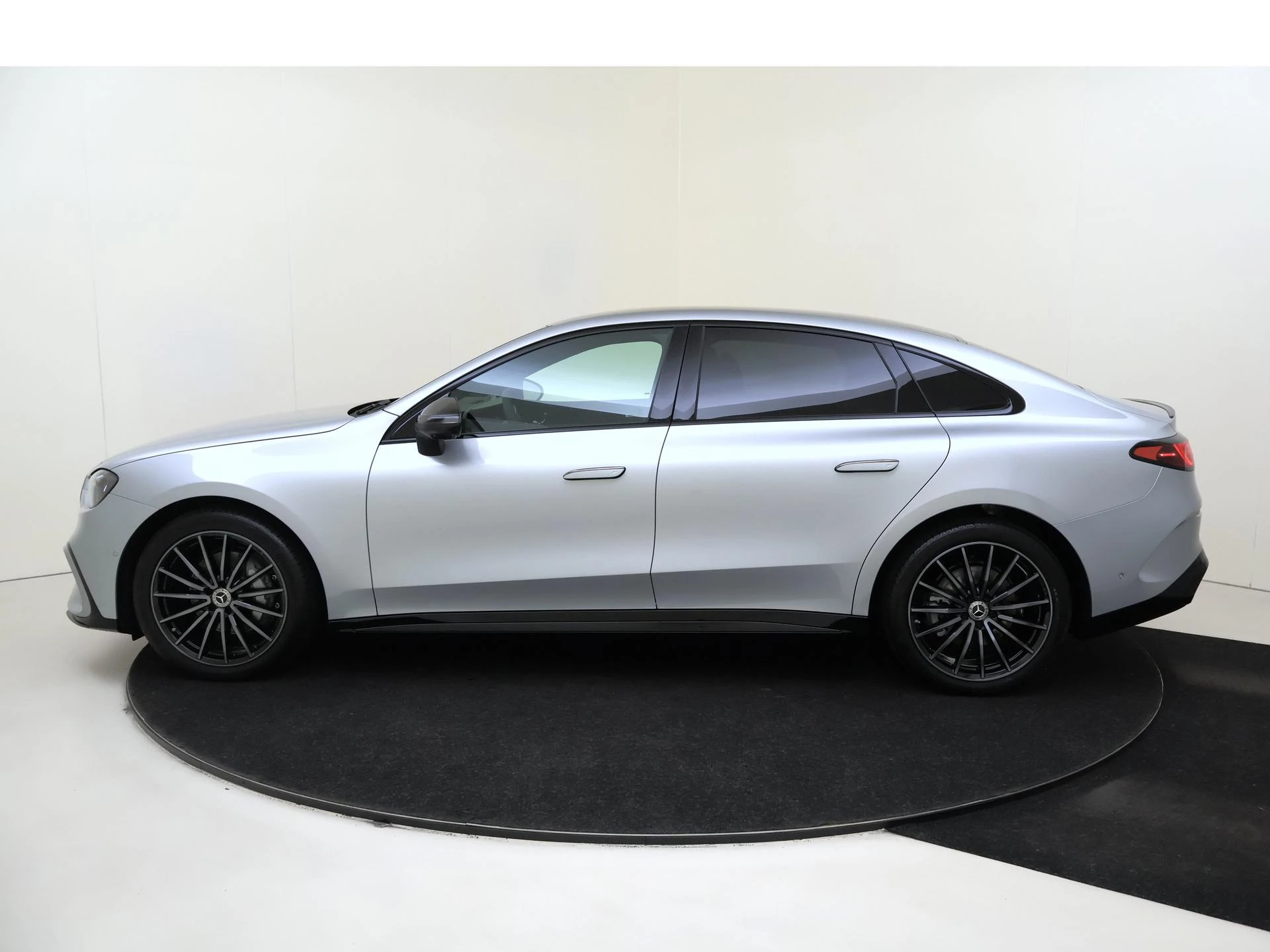 Mercedes-Benz-C-Klasse-image-7