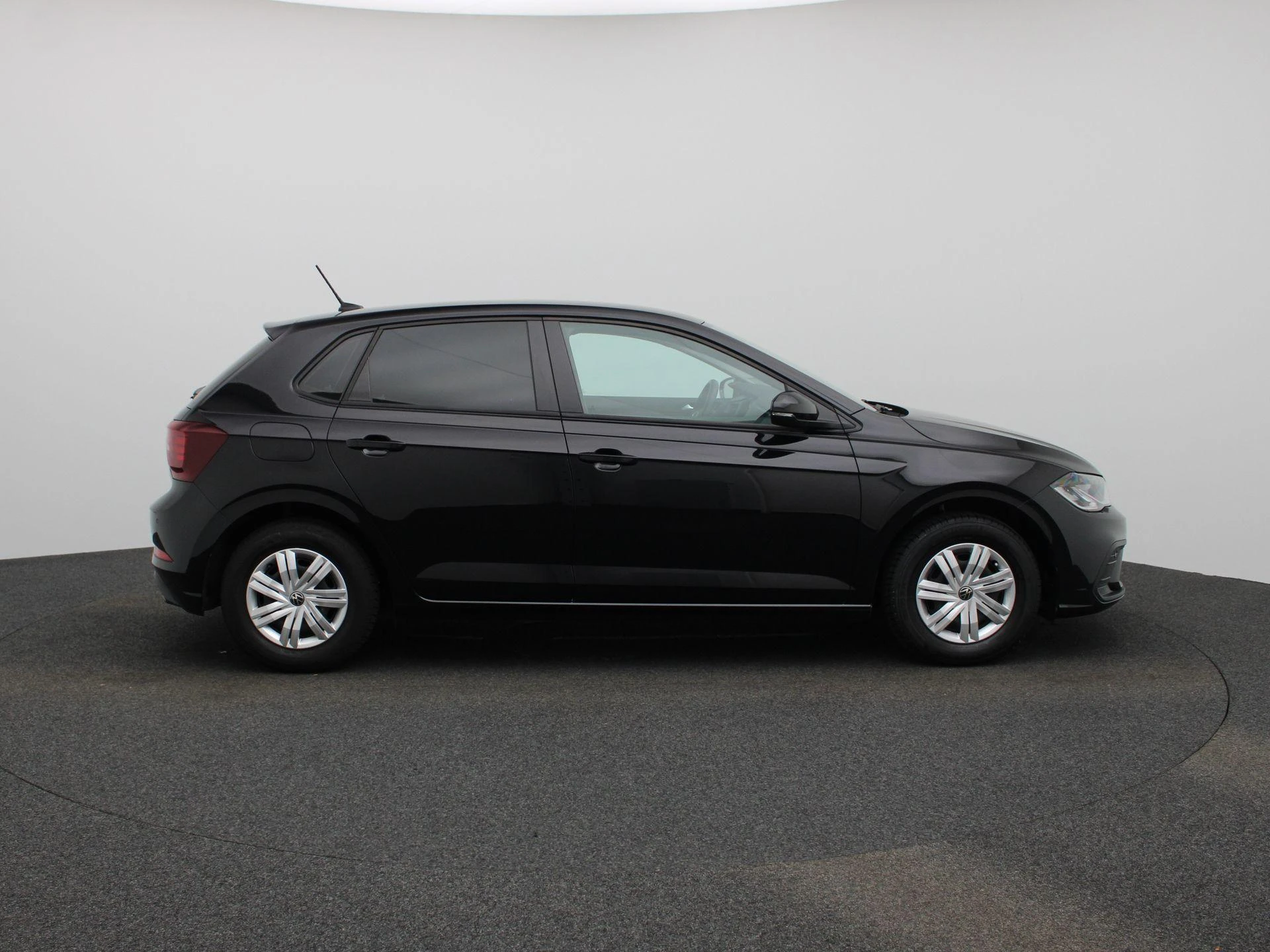 Volkswagen-Polo-image-5