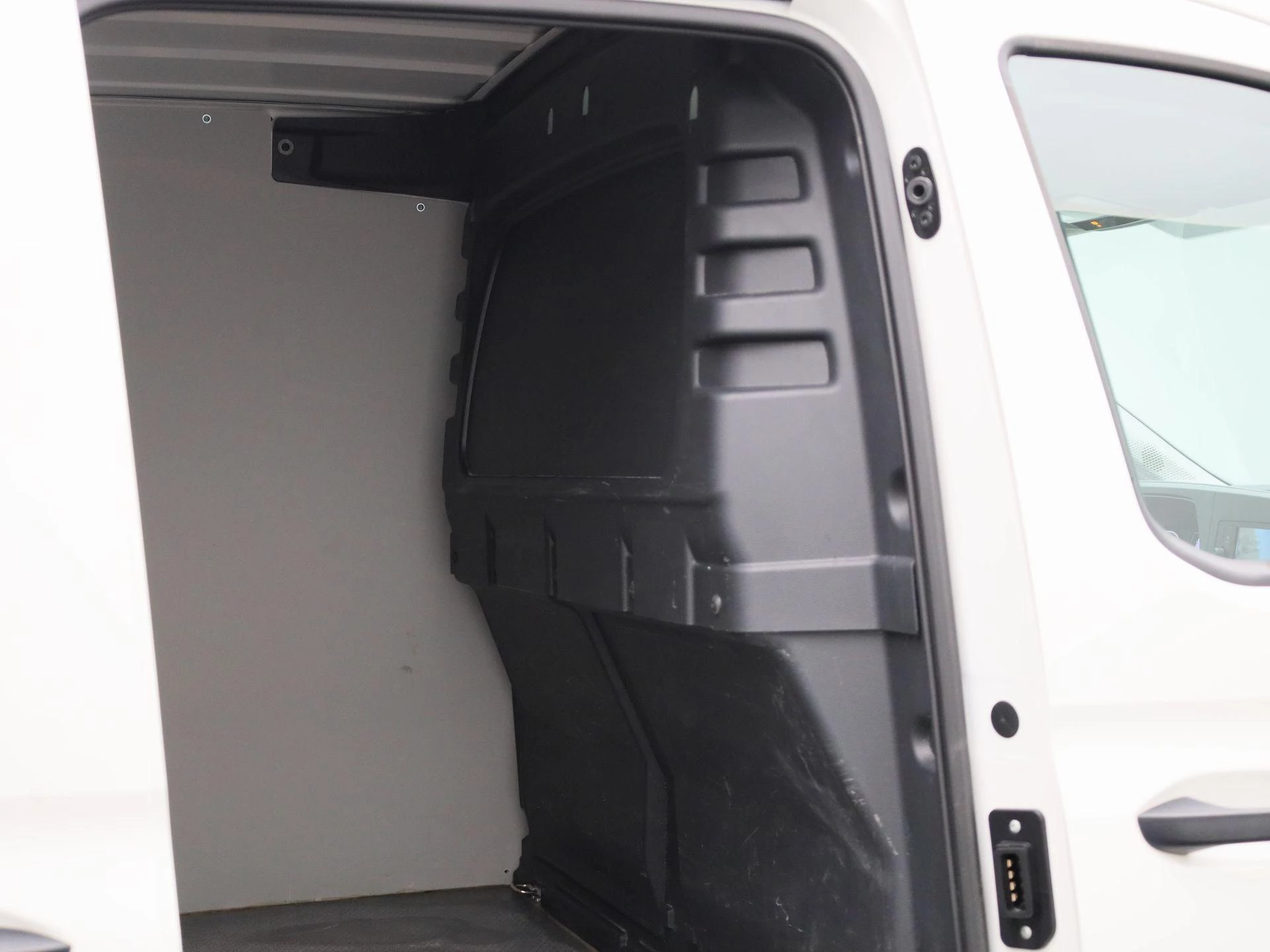 Volkswagen-Caddy-image-13