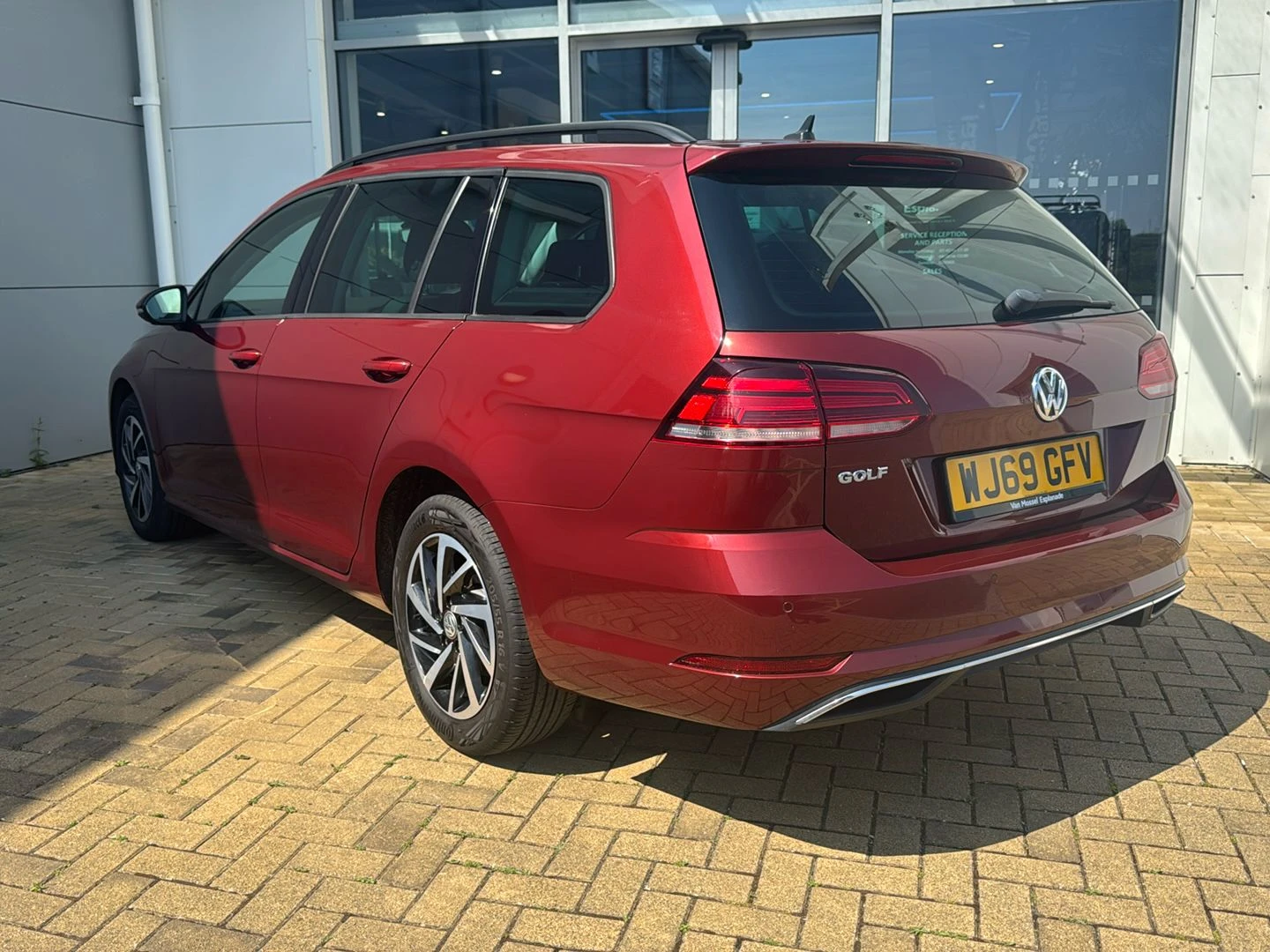 Volkswagen-Golf-image-2