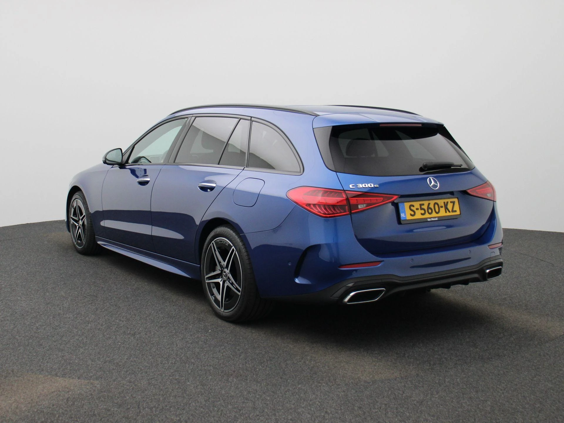Mercedes-Benz-C-Klasse-image-1