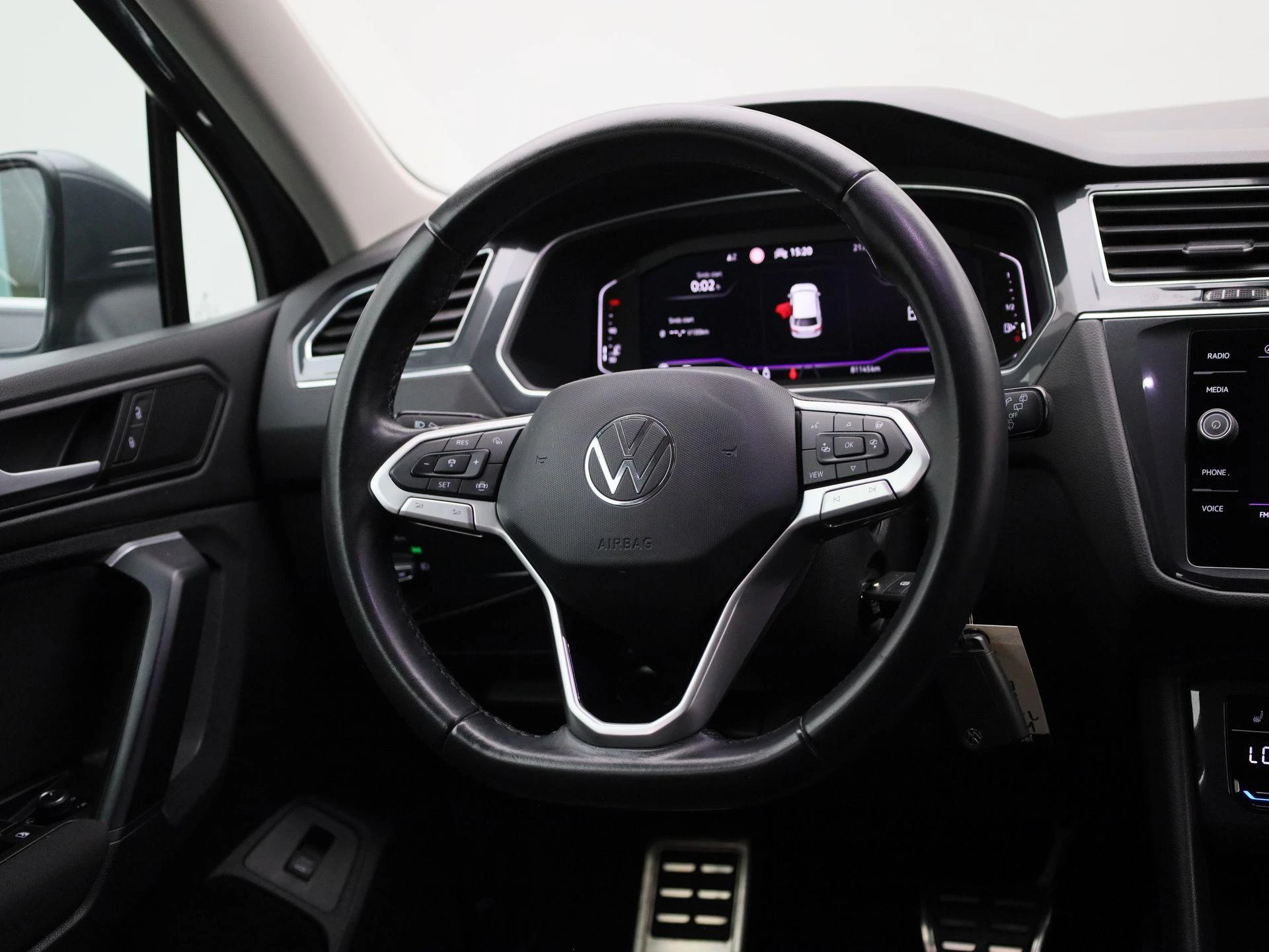Volkswagen-Tiguan-image-8