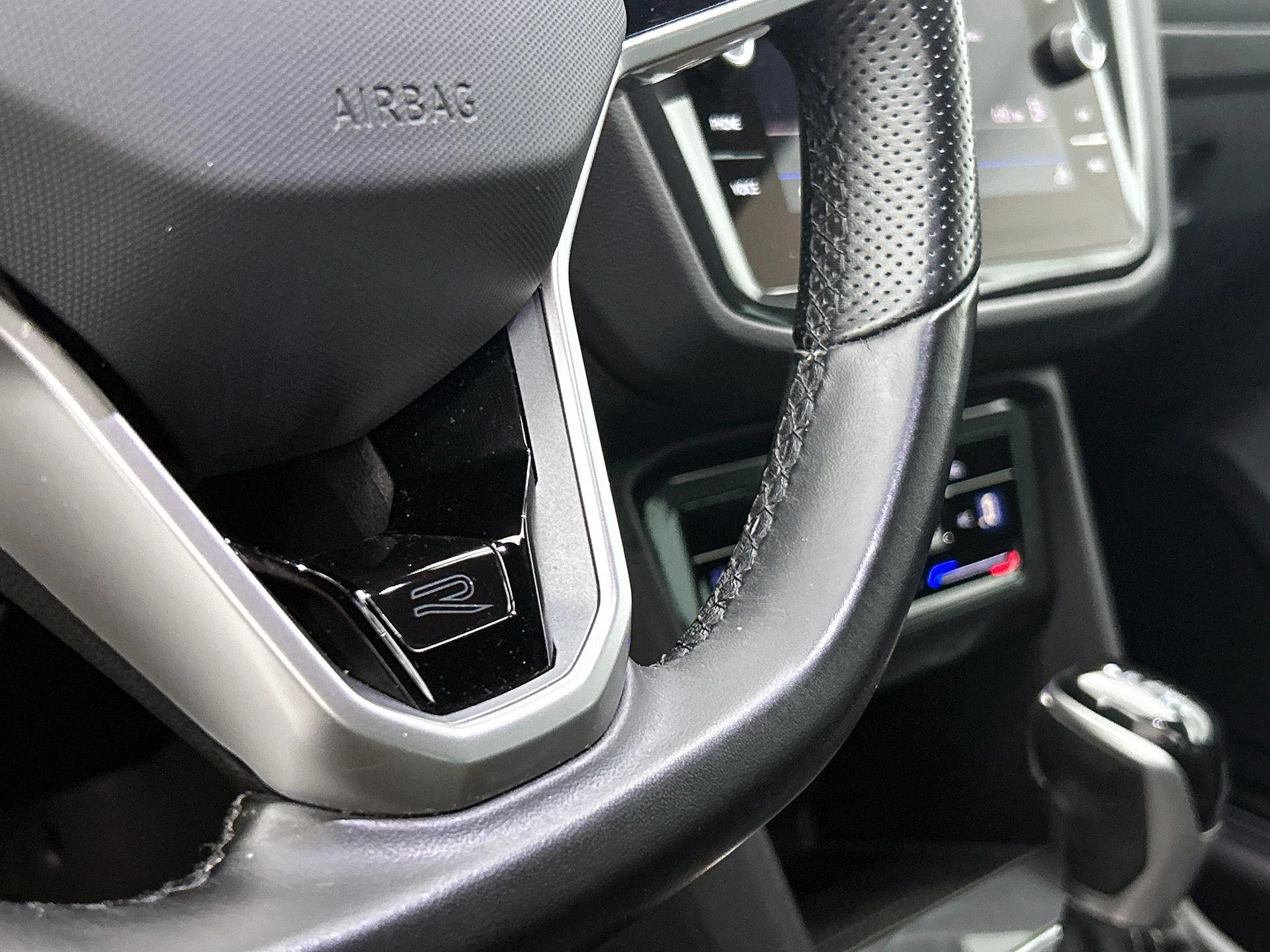 Volkswagen-Tiguan-image-13